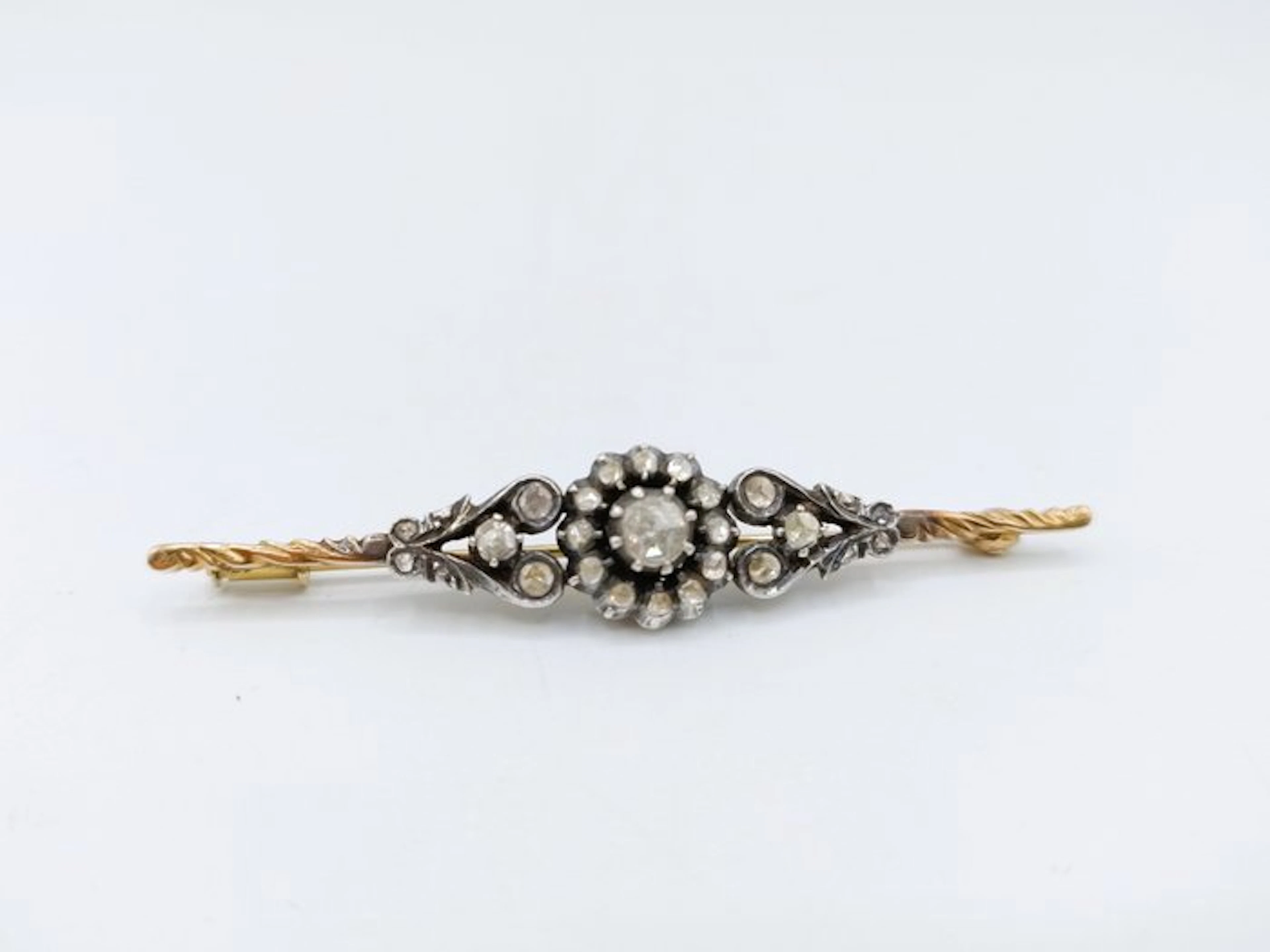 Brooch - 14 kt. Yellow gold, Silver Diamond (Natural)