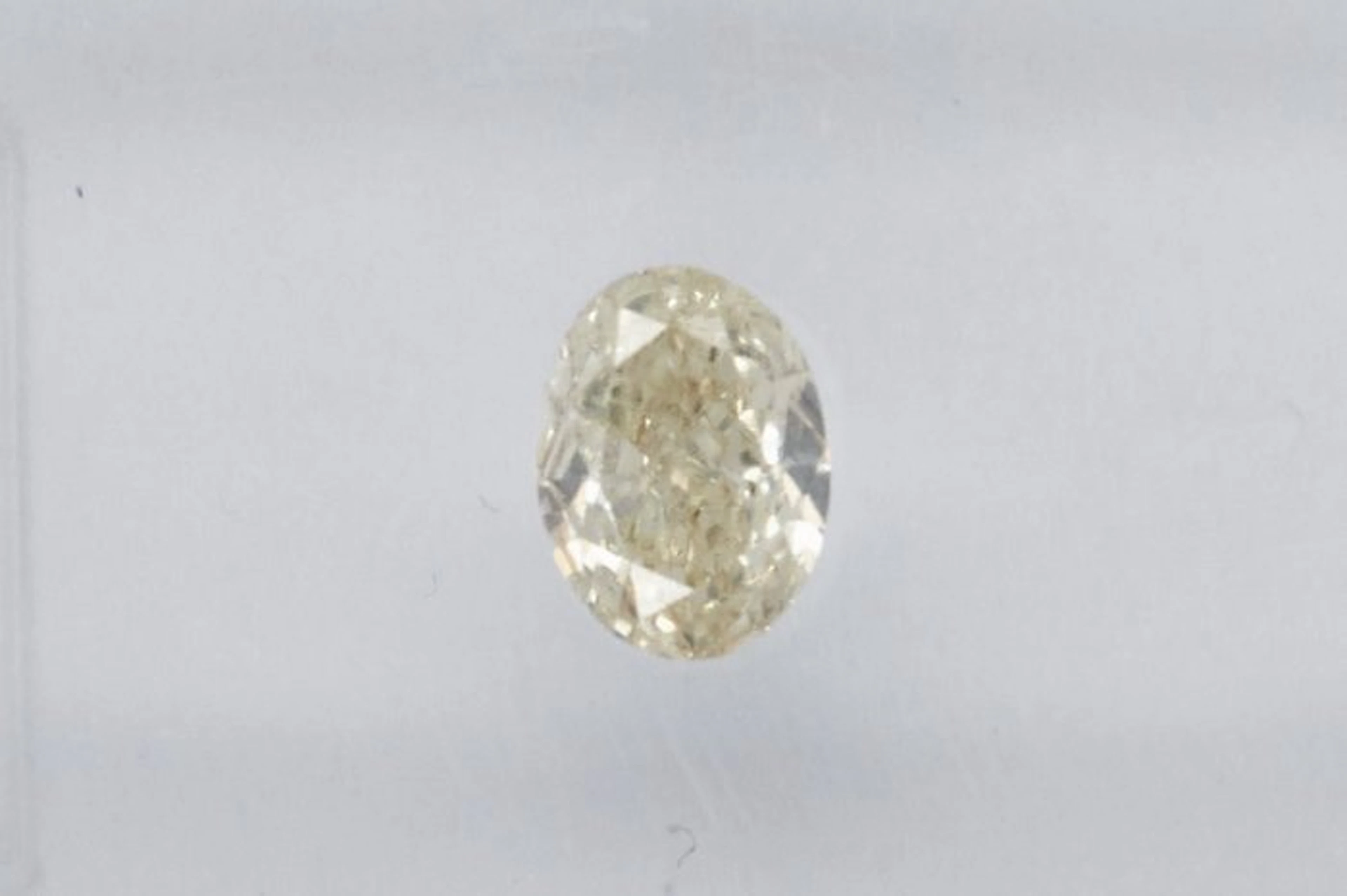 No reserve price - 1 pcs Diamond (Natural coloured)...
