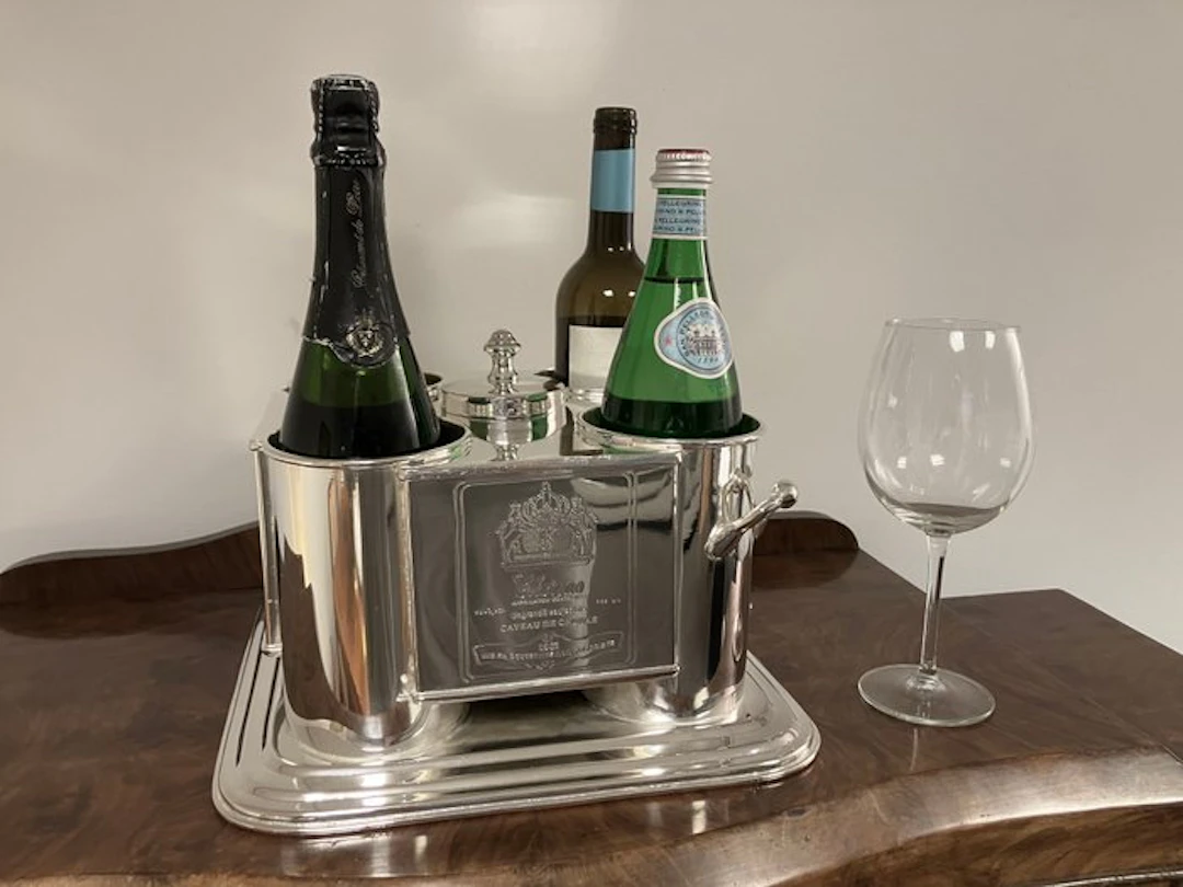 Wine cooler - for 4 bottles with compartment for...
