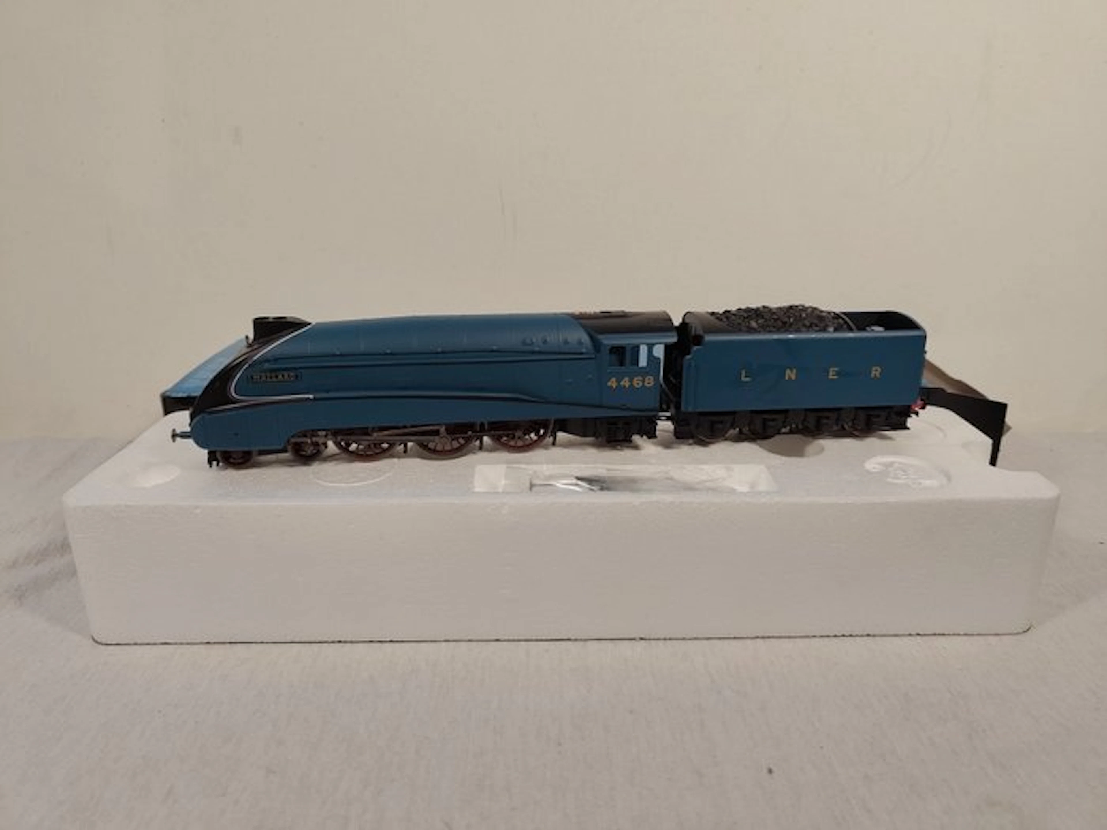 Hornby 00 - R3371 - Steam locomotive with tender (1) - Class A4 "Mallard"