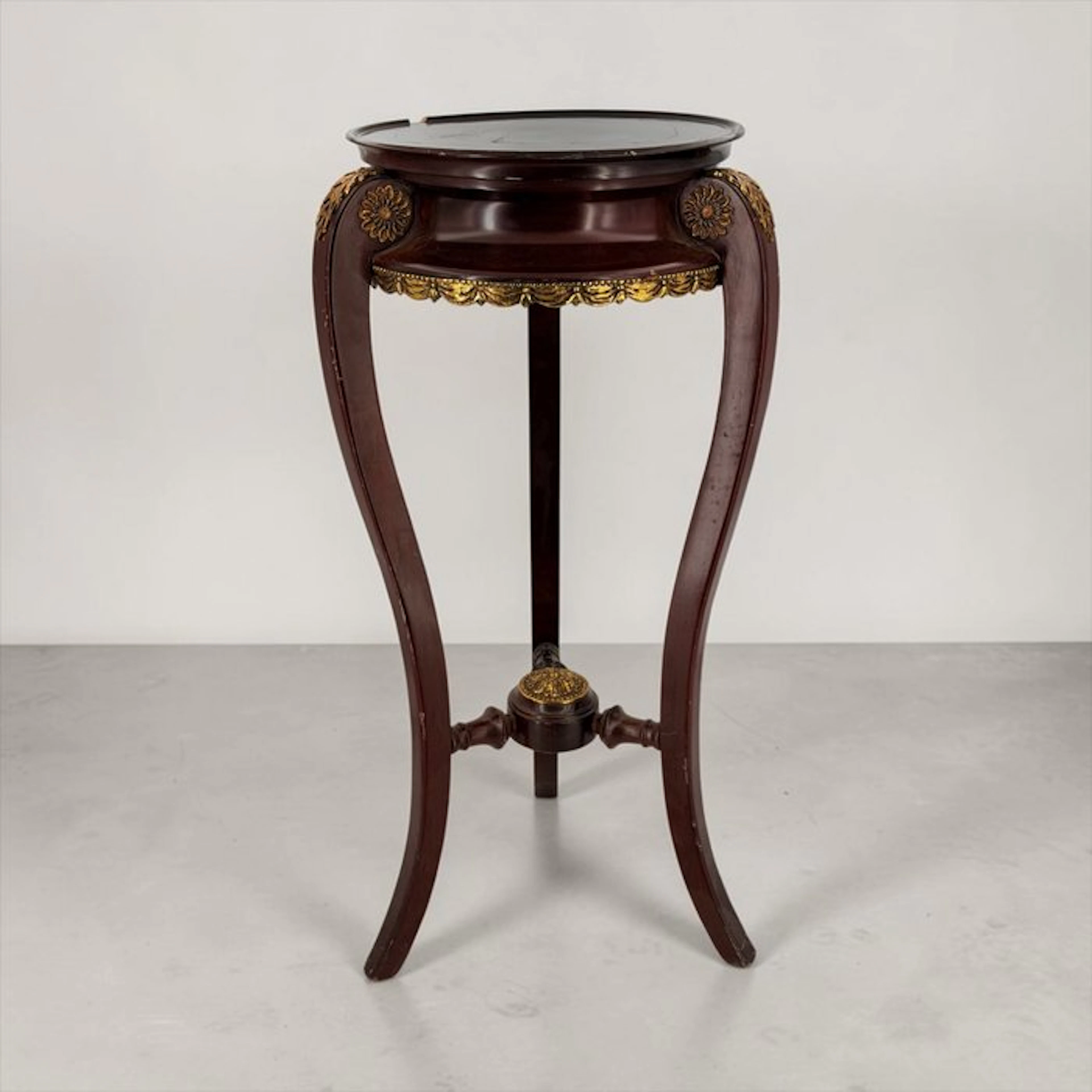 Side table - Louis XV - Wood, Gilt brass - Gueridon