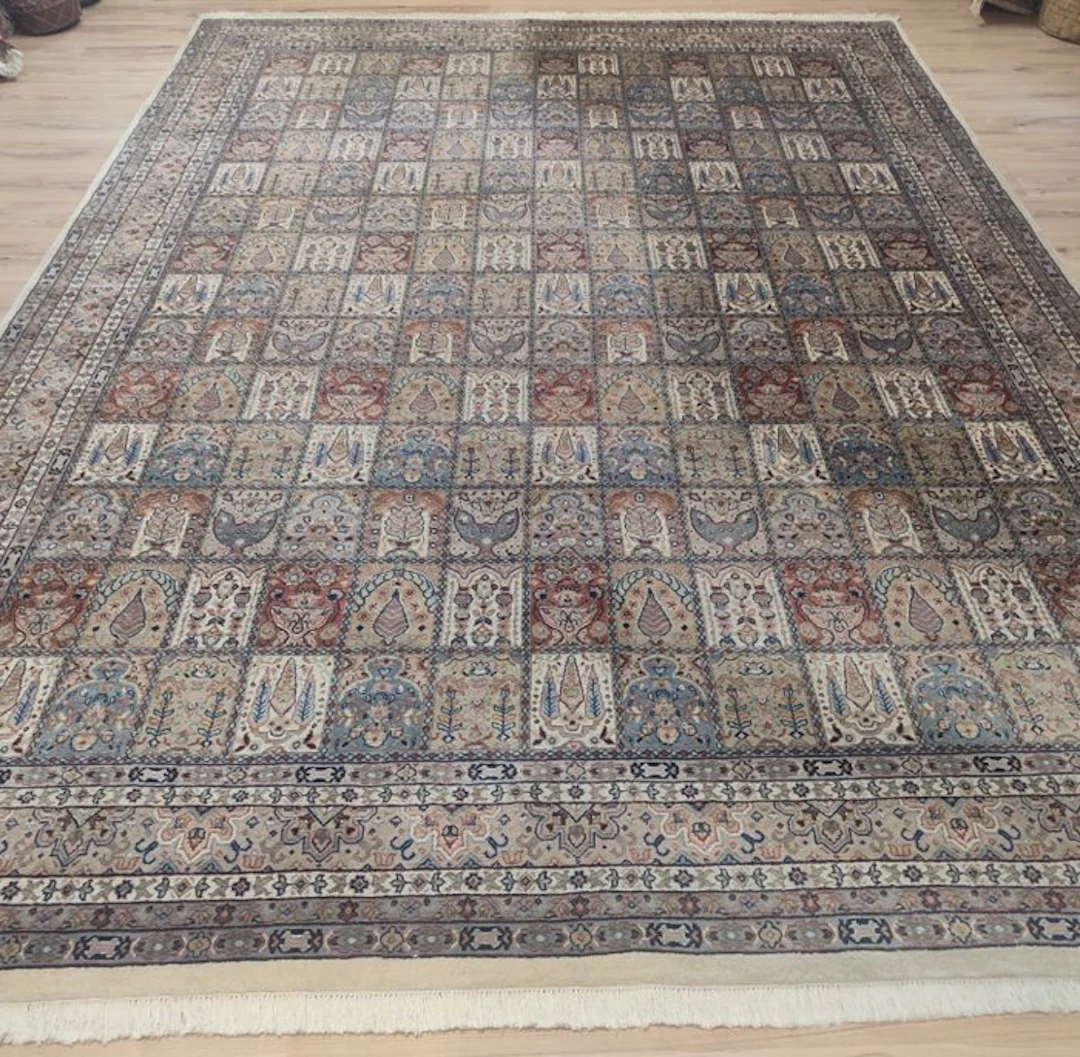 Ghoum - Rug - 3.36 m - 2.47 m - Royal fields, pure design!