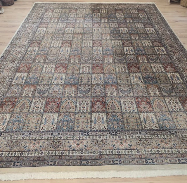 Ghoum - Rug - 3.36 m - 2.47 m - Royal fields, pure design!