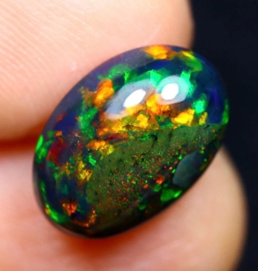 Opal Cabochon - Height: 11.5 mm - Width: 8 mm- 0.39 g - (1)