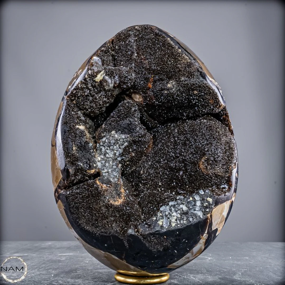 Stunning septarian egg – A work of art from nature