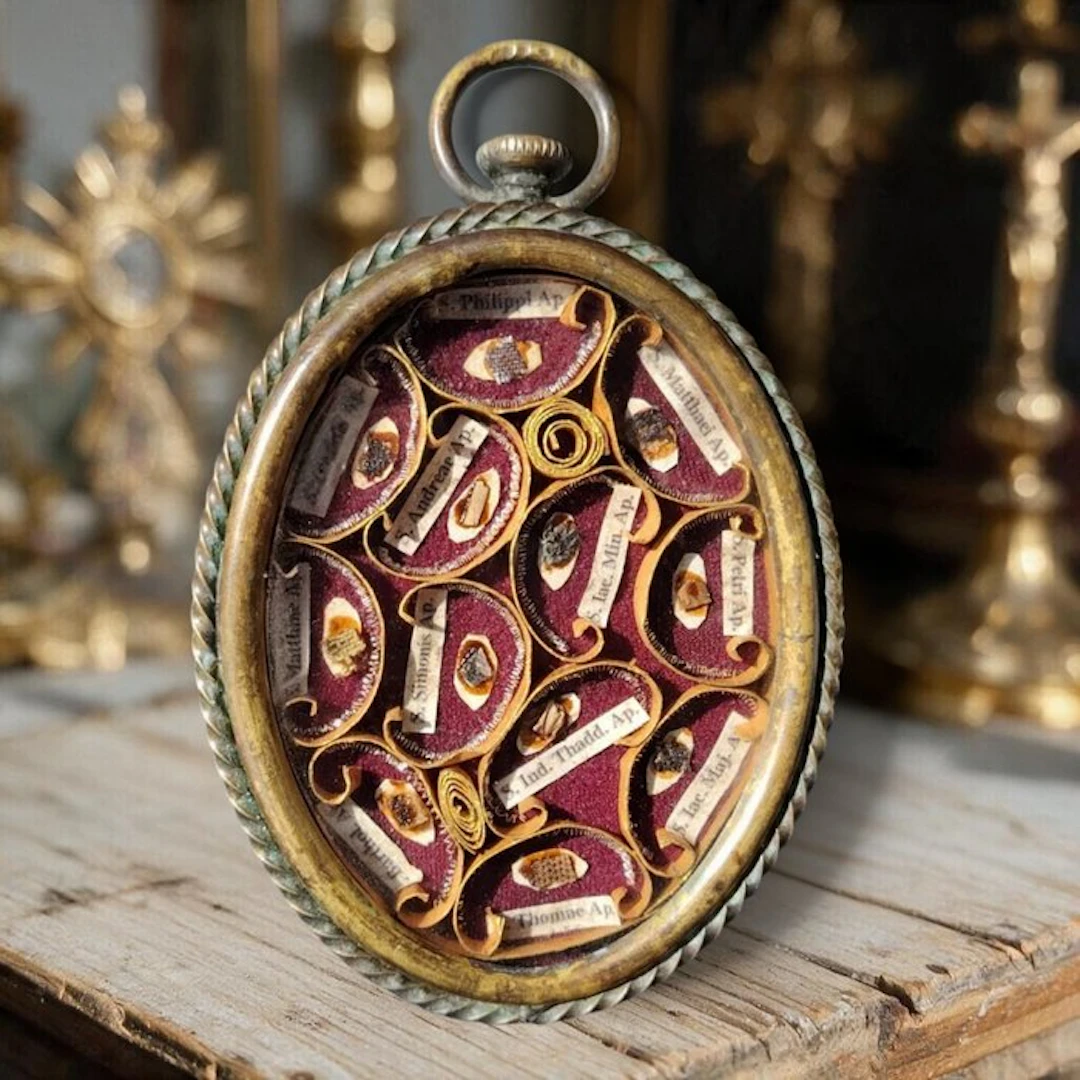 Reliquary - Brass, Glass, Textile - 1800-1850 - 12 relics of the Holy Apostles