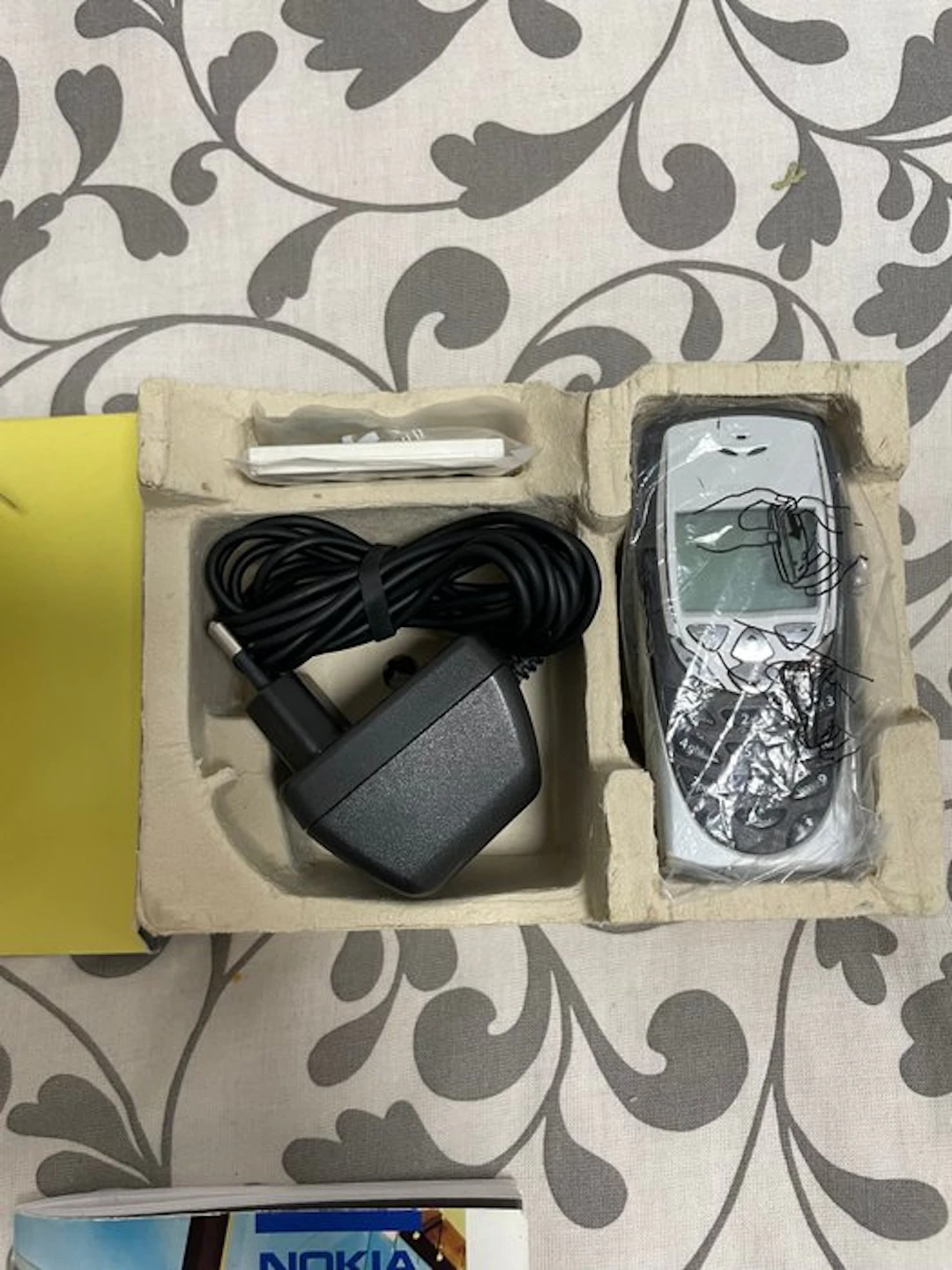 Nokia 8310 - Mobile phone (1) - In original box