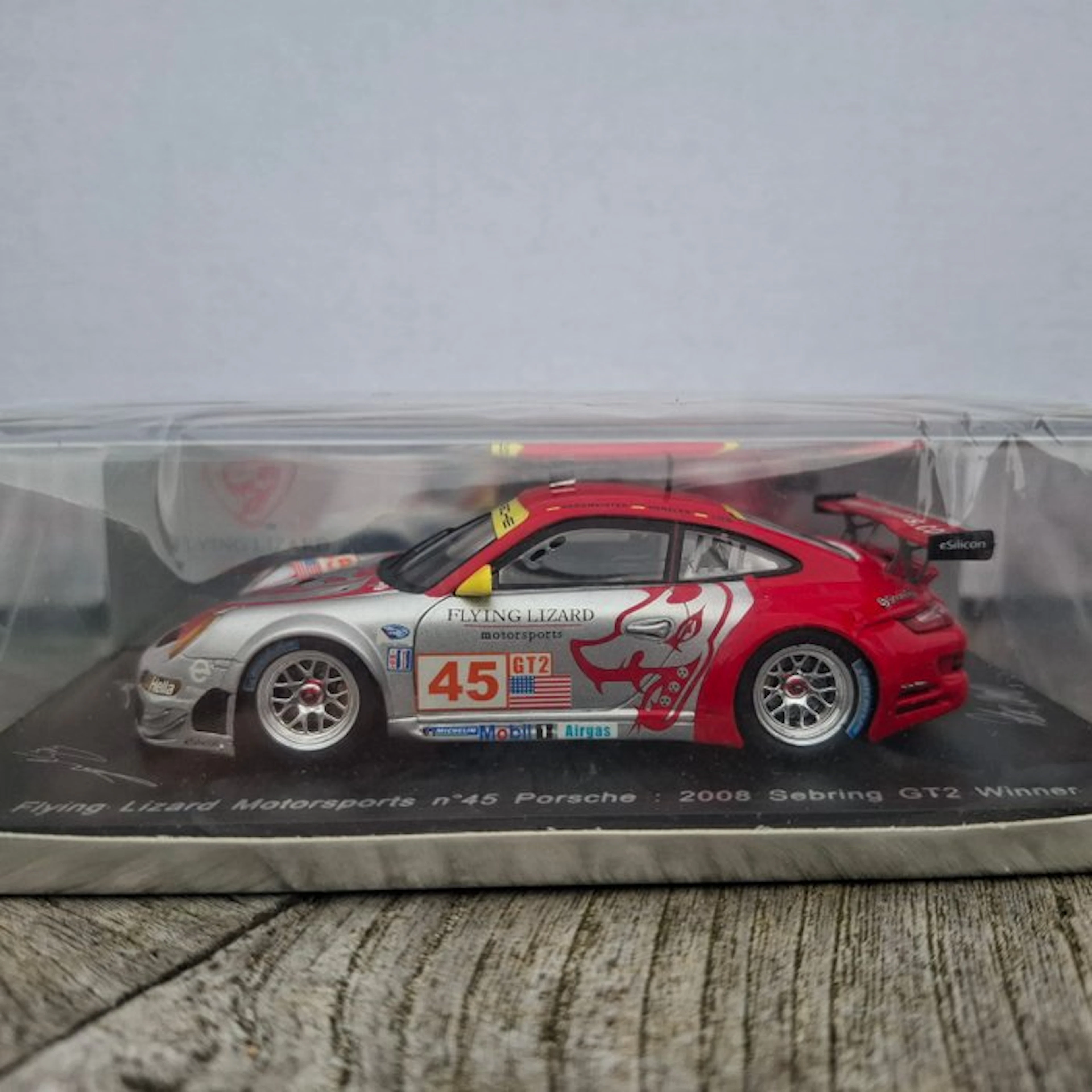 Spark 1:43 - Model race car - Porsche 911 GT3 RSR (Flying...