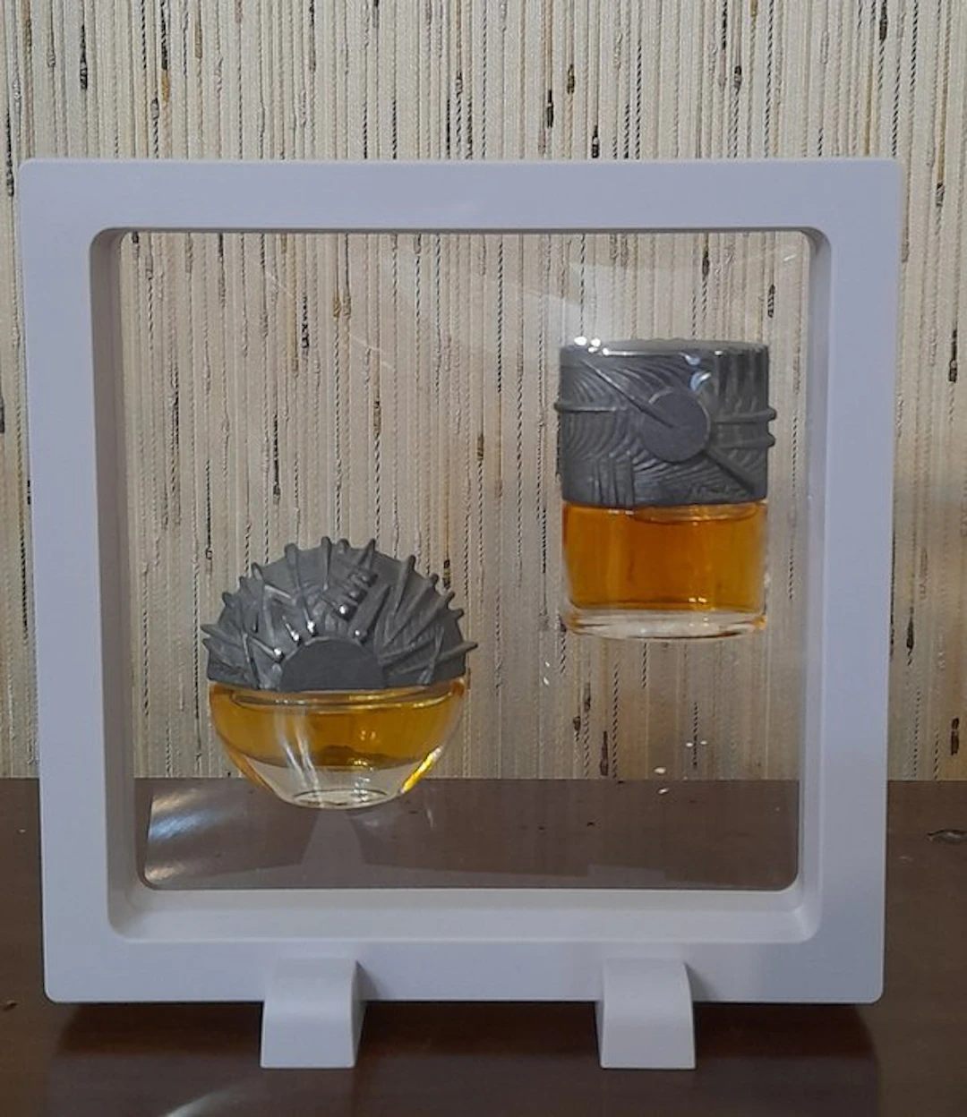 Branded merchandise collection - Miniature perfume with a...