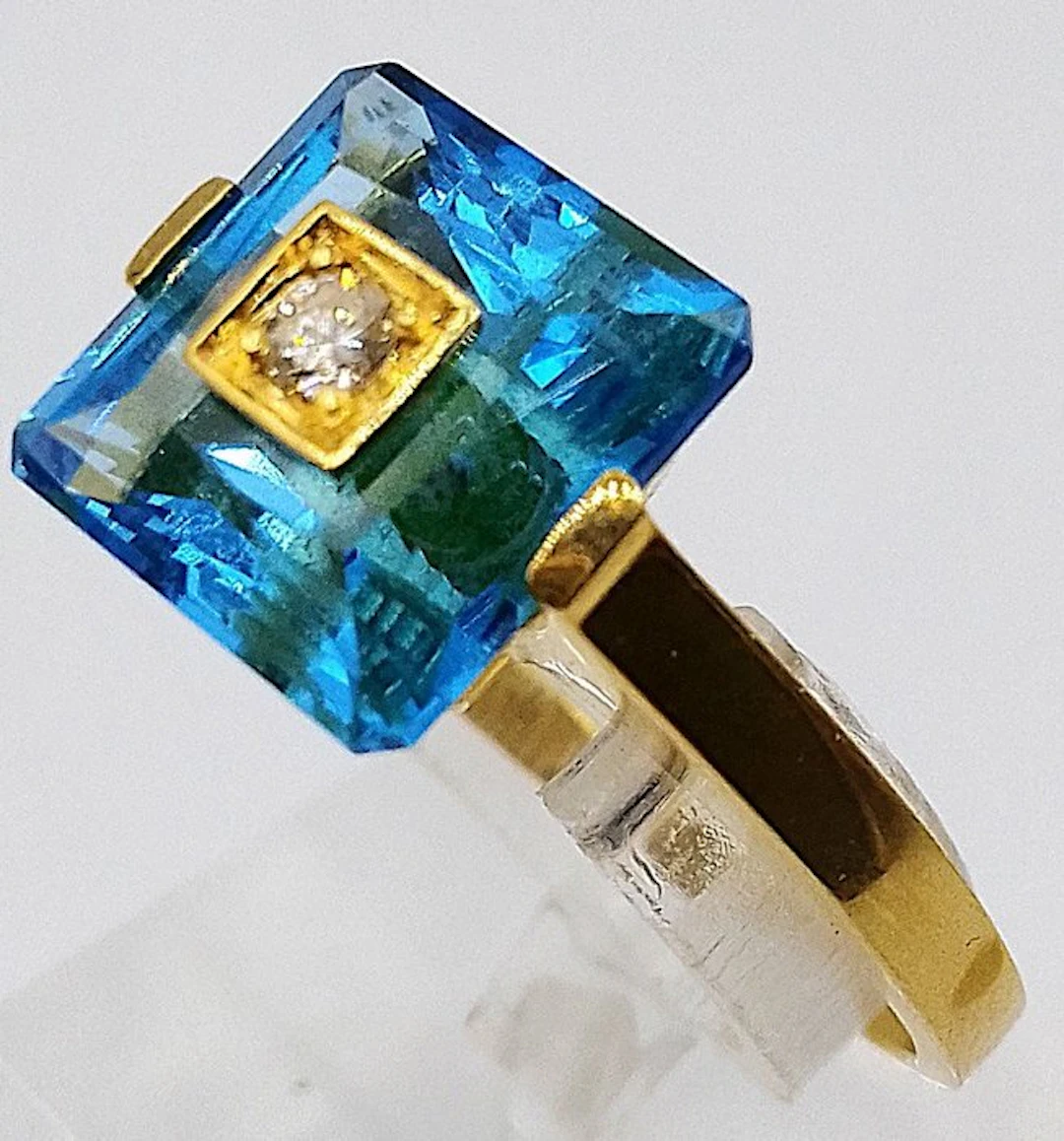 Ring - 18 kt. Yellow gold - 3.02ct. tw. Diamond (Natural) - Topaz