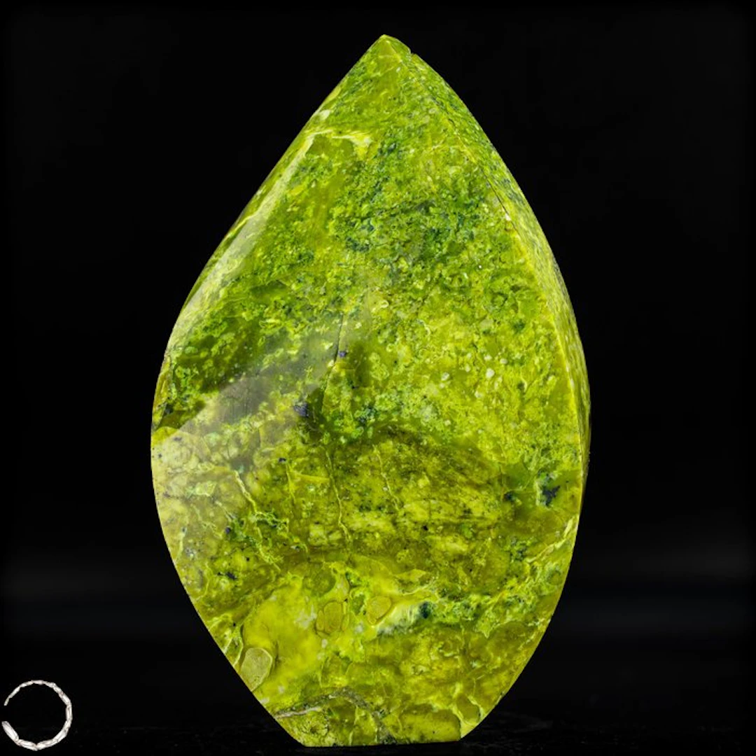 Natural serpentine flame from Peru – glowing green with...