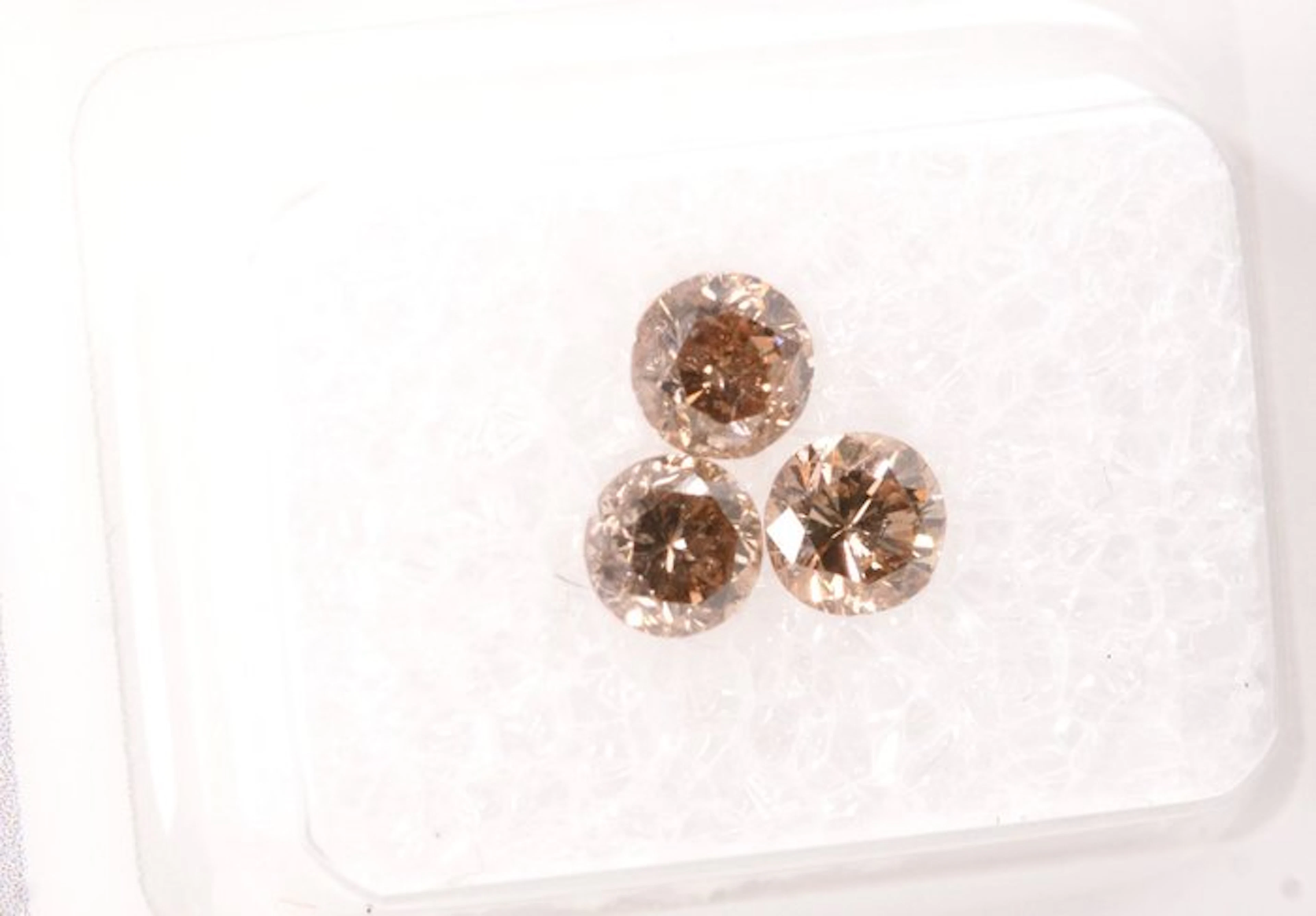 3 pcs Diamond (Natural coloured) - 0.96 ct - Round - Fancy