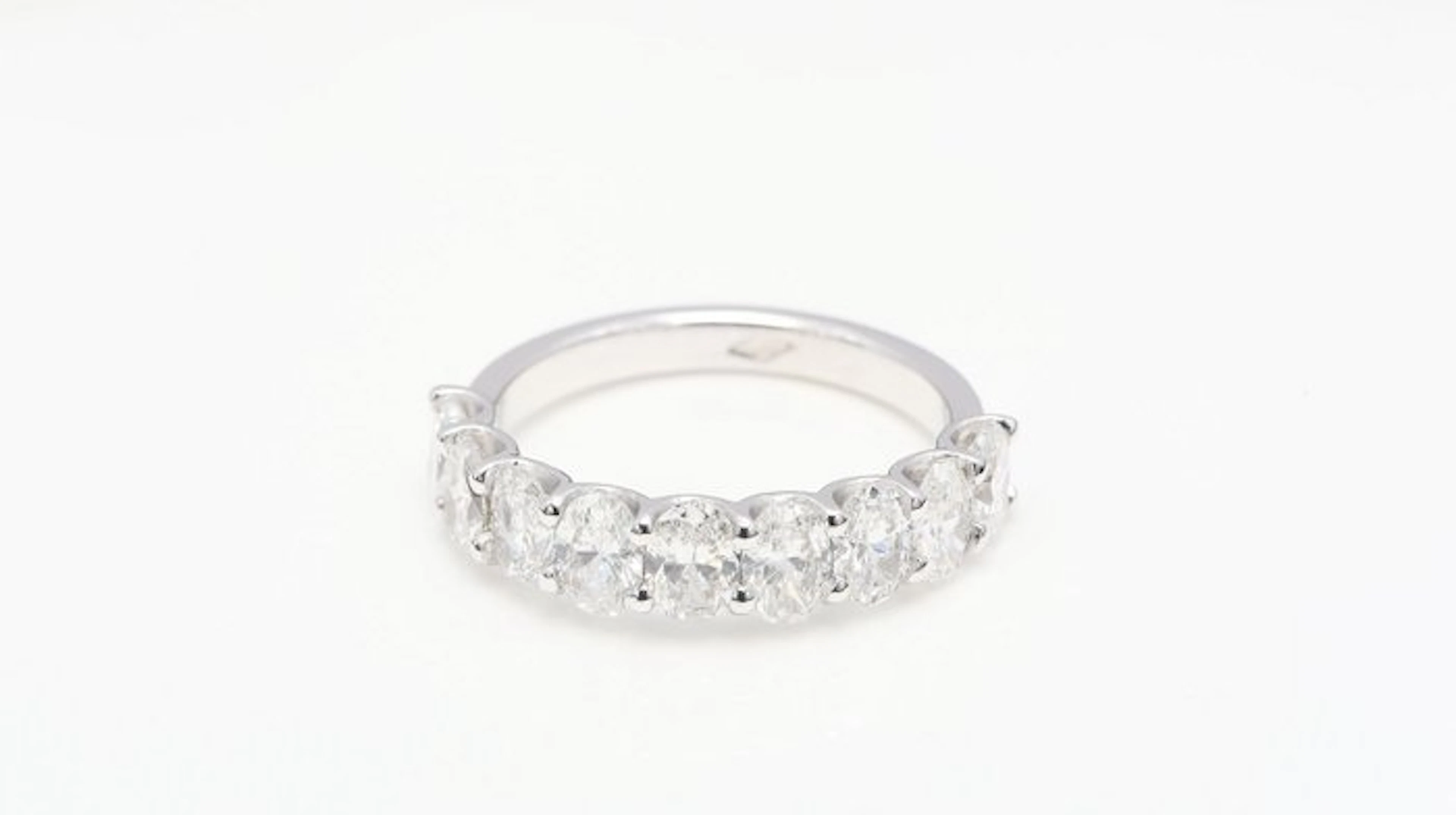 Ring - 18 kt. White gold - 2.45ct. tw. Diamond (Lab-grown) - Oval E-F VVS-VS1