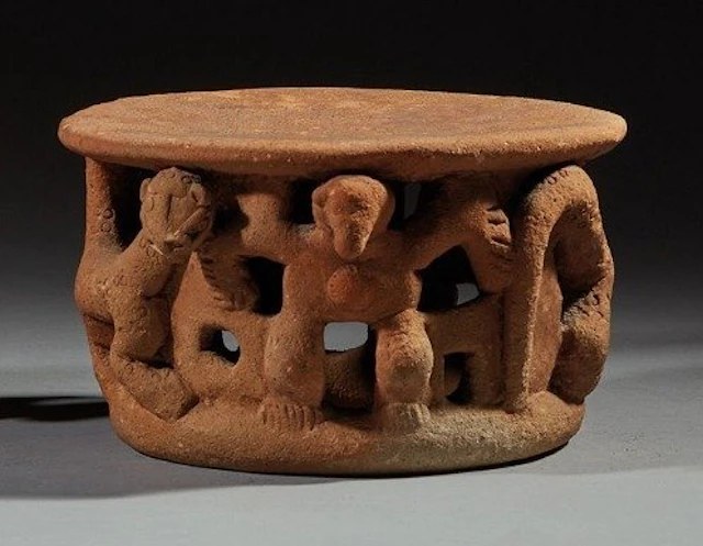 Pre-Columbian. Chiriqui Terracotta Ceremonial Stand. With Spanish