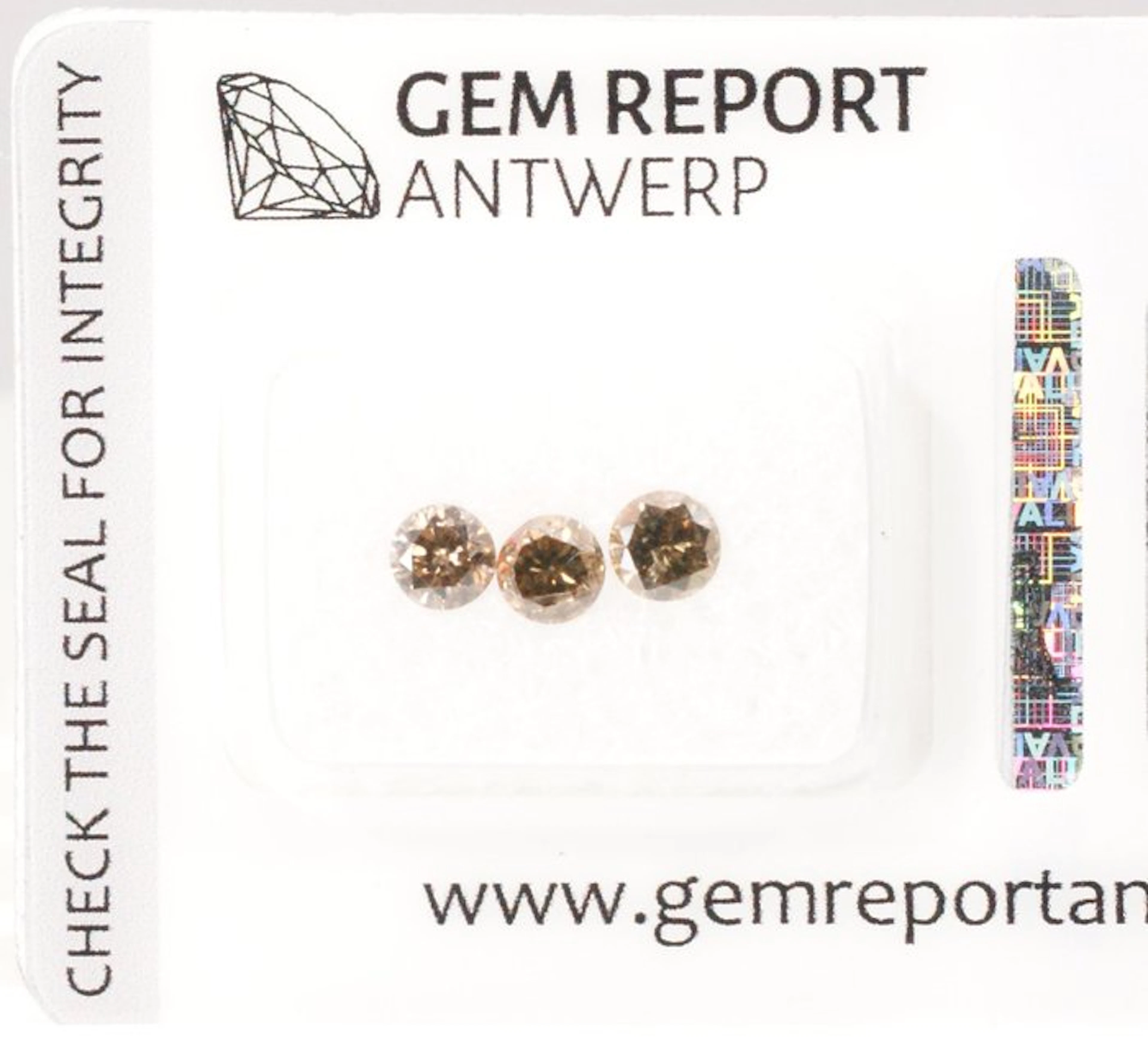3 pcs Diamond (Natural coloured) - 0.94 ct - Round...