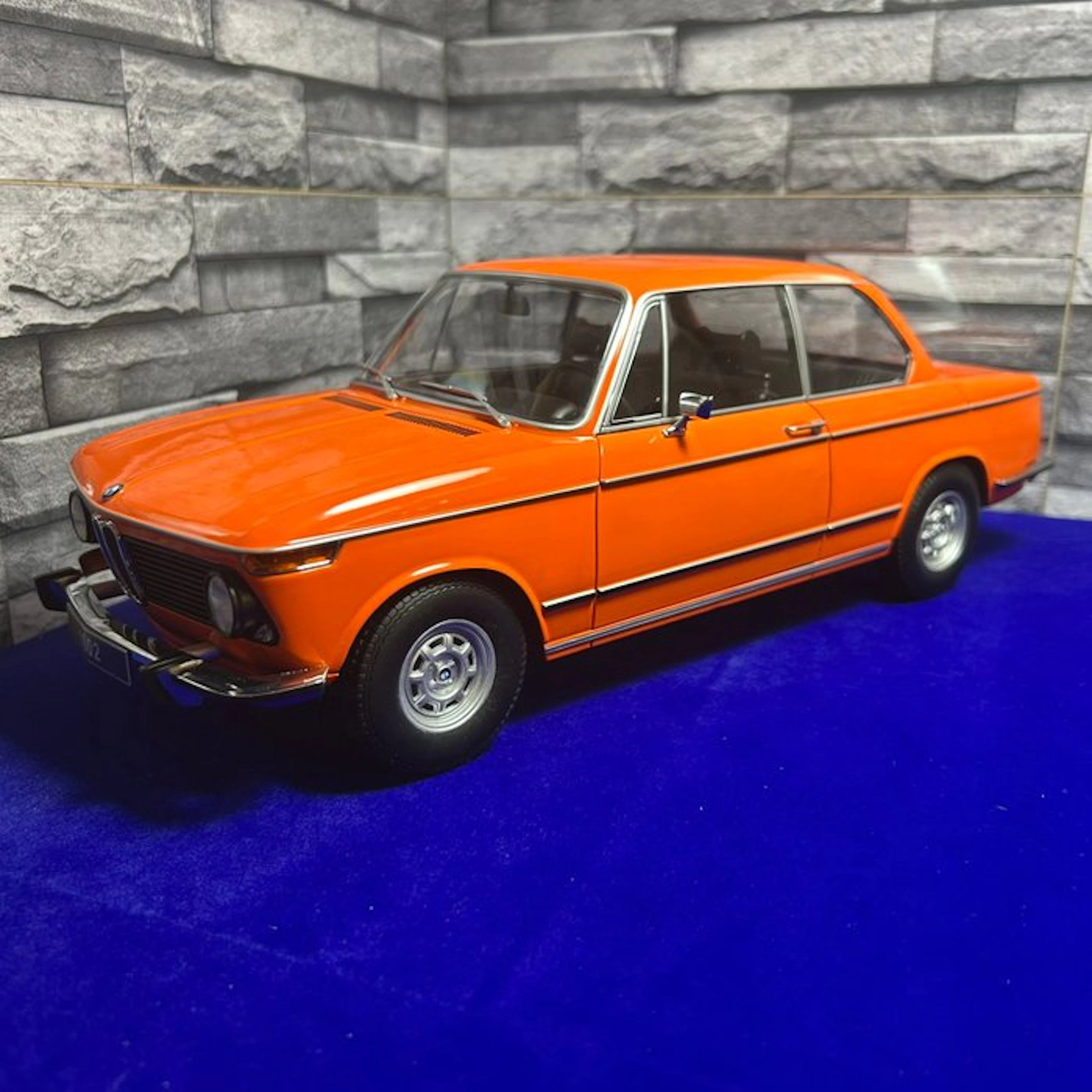 KK-scale 1:12 - Model car - KK-Scale 1:12 BMW 1602 1970...