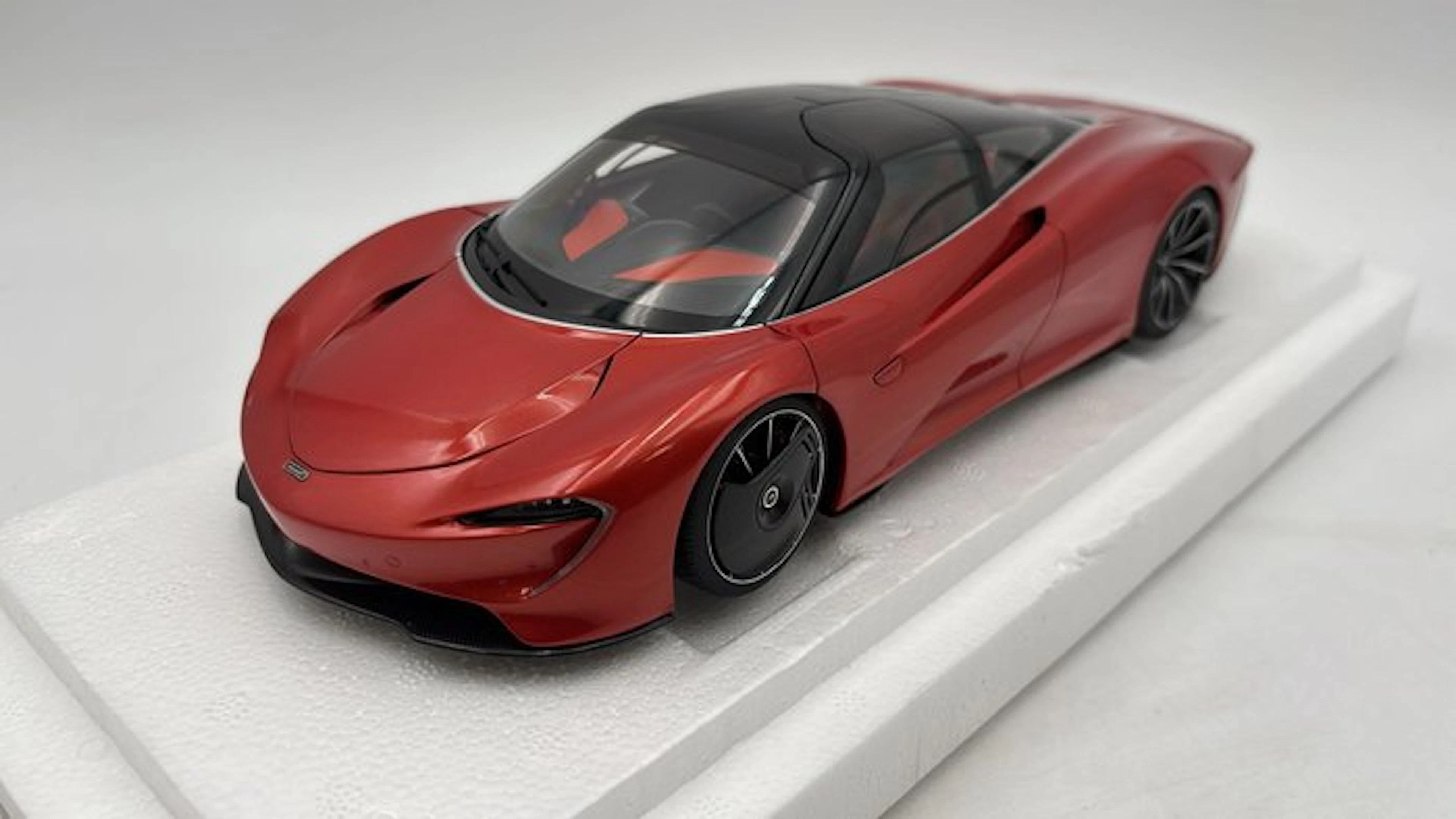 Autoart 1:18 - Model car - McLaren Speedtail Volcano Orange - (cod.B23)