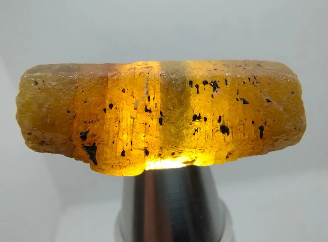 39.6 cts "RARE" Untreated Big Natural Yellow Sapphire - Rough- 7.92 g