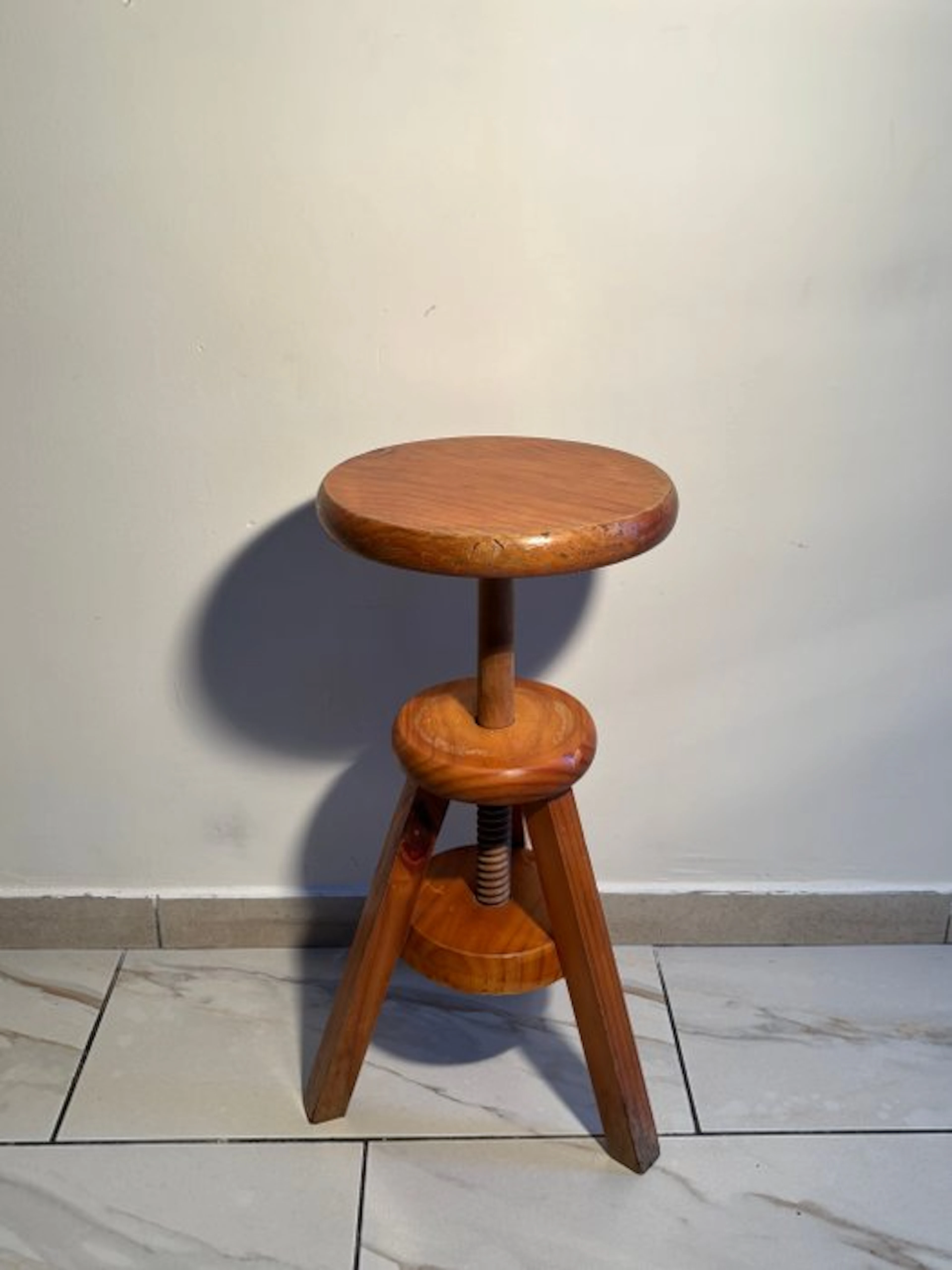 Stool - Vintage beech tripod workshop screw stool with a...