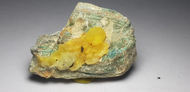 Natural Brucite Mineral Specimen - Height: 105 mm - Width: 74 mm- 312 g