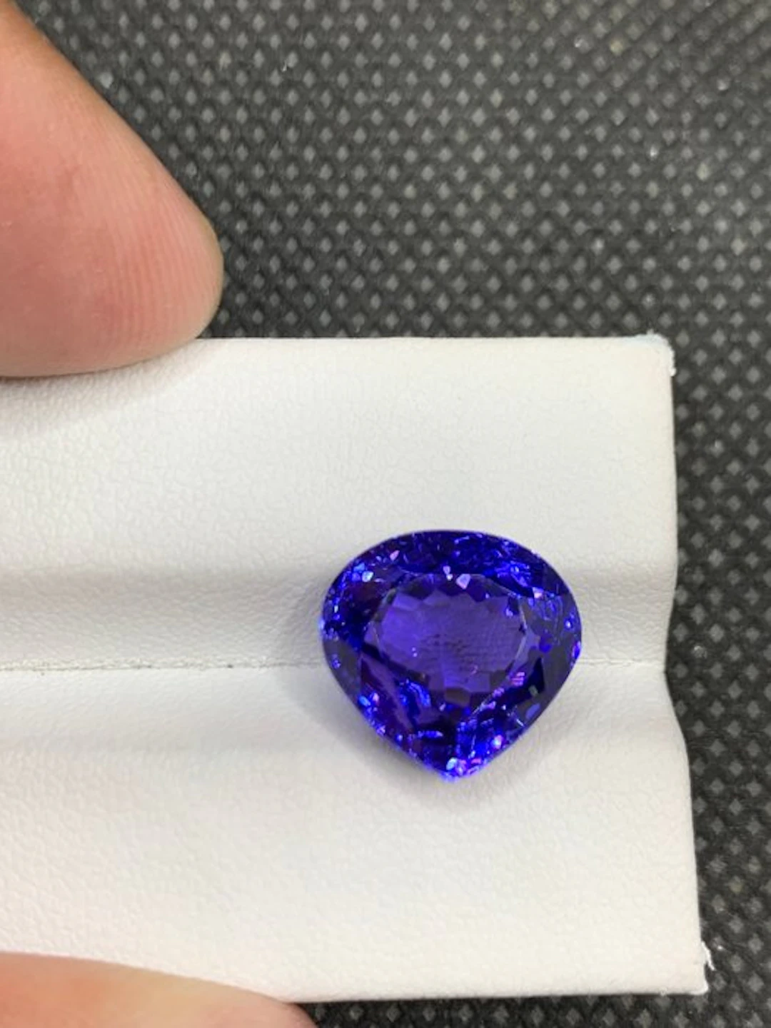 1 pcs Blue Tanzanite - 10.29 ct - International...