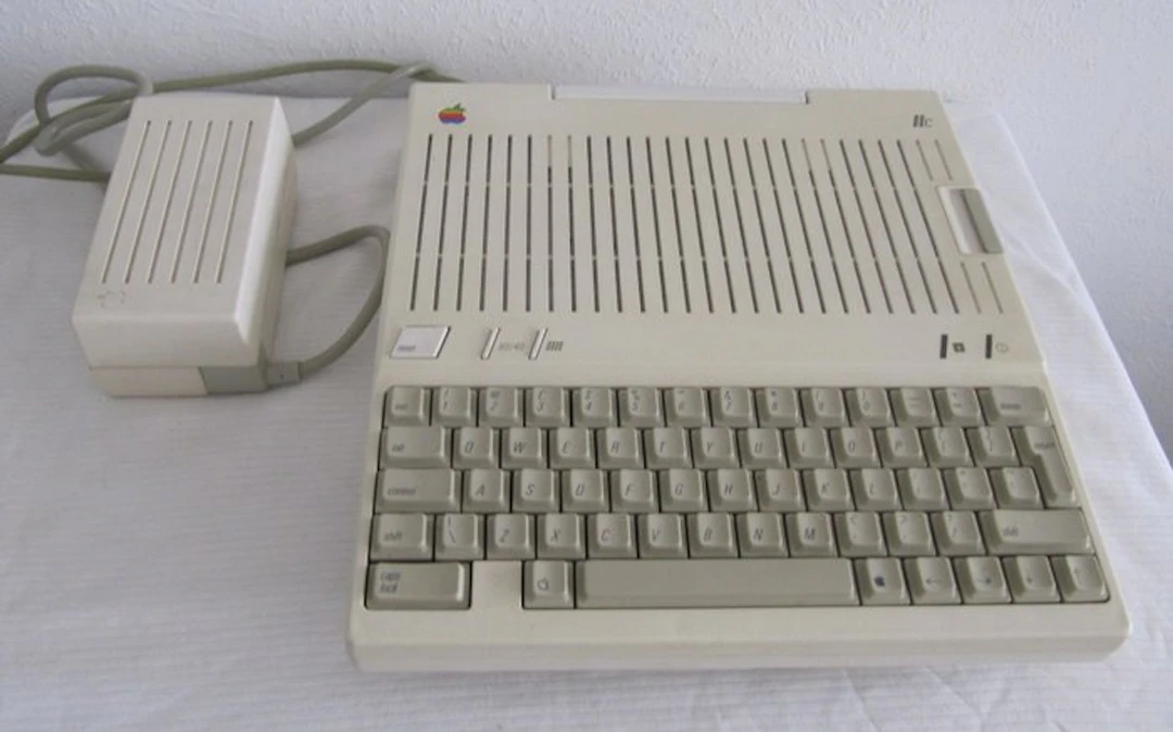 Apple Apple IIc - Computer (1)