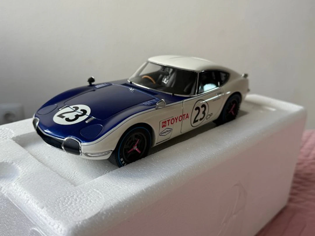 Autoart 1:18 - Model race car - Toyota 2000GT race