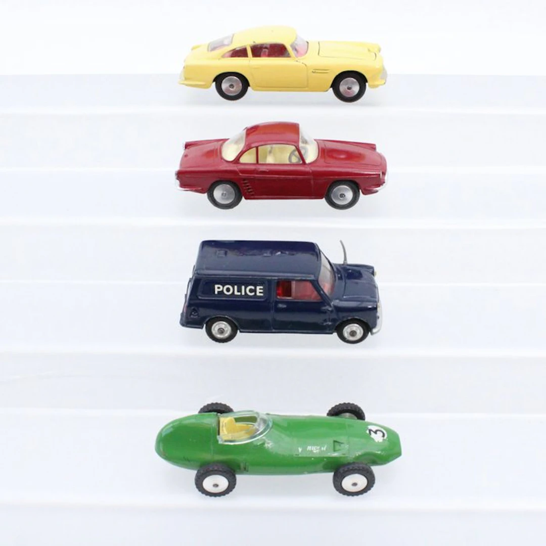 Corgi 1:43 - Model car (4) - Austin Mini Van -Renault...