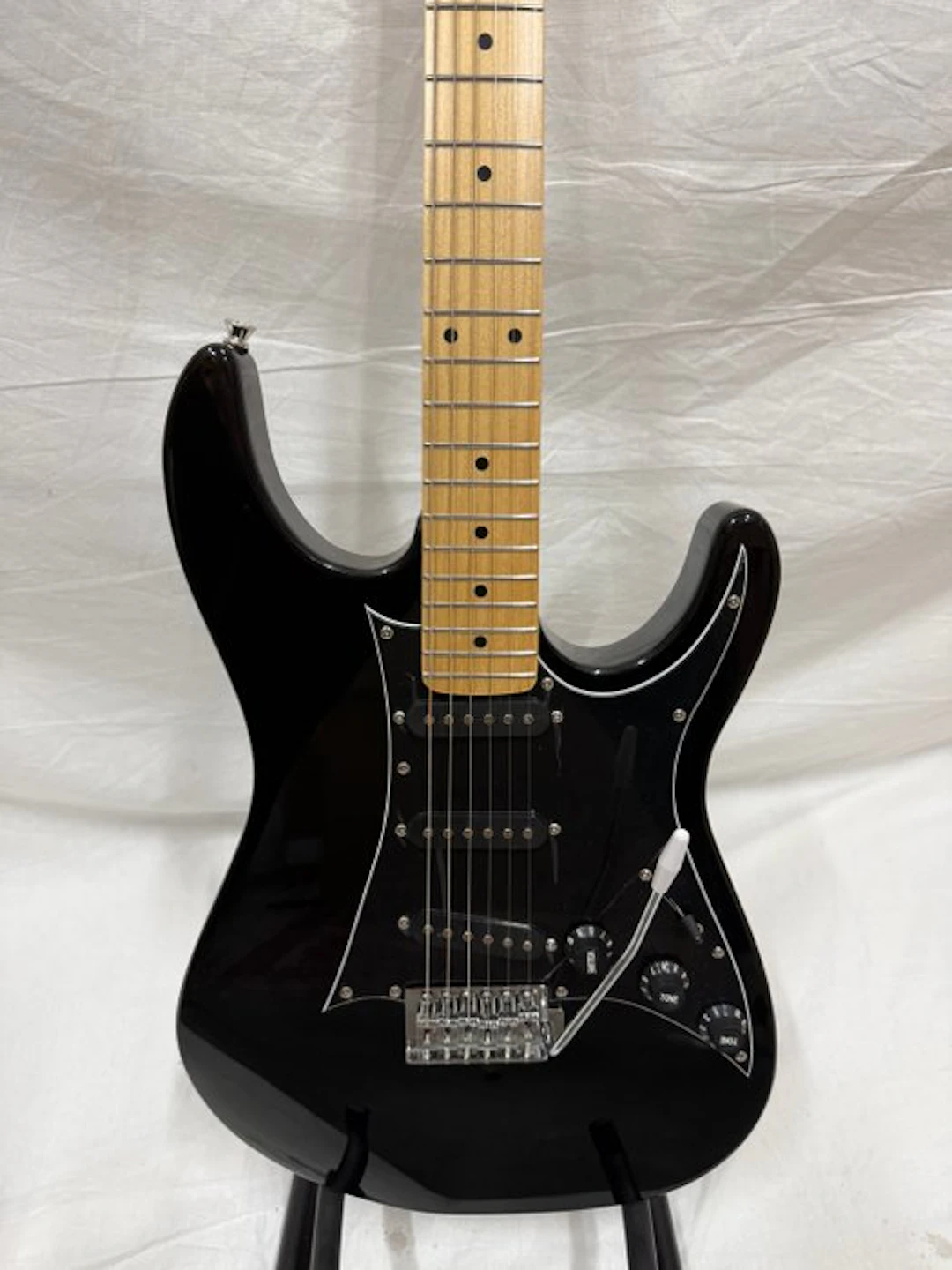 Lintage Guitars - STR-02-BK (ST-Style