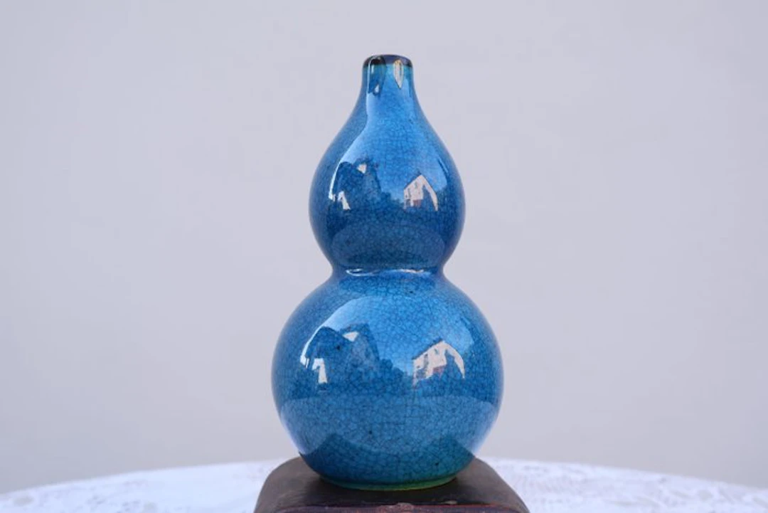 Vase - Porcelain - China - 19-20 century - “peacock-blue”...
