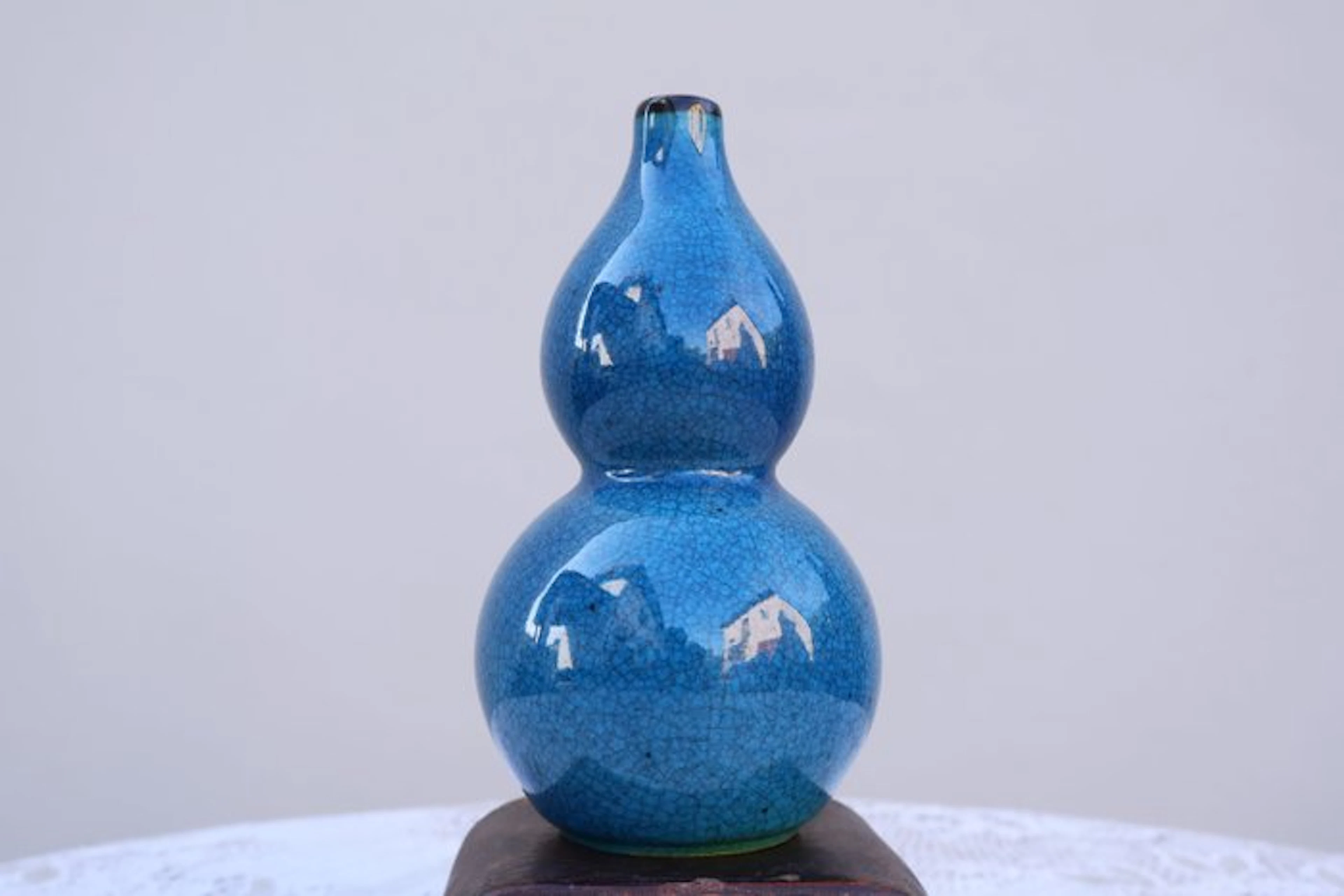 Vase - Porcelain - China - 19-20 century - “peacock-blue”...