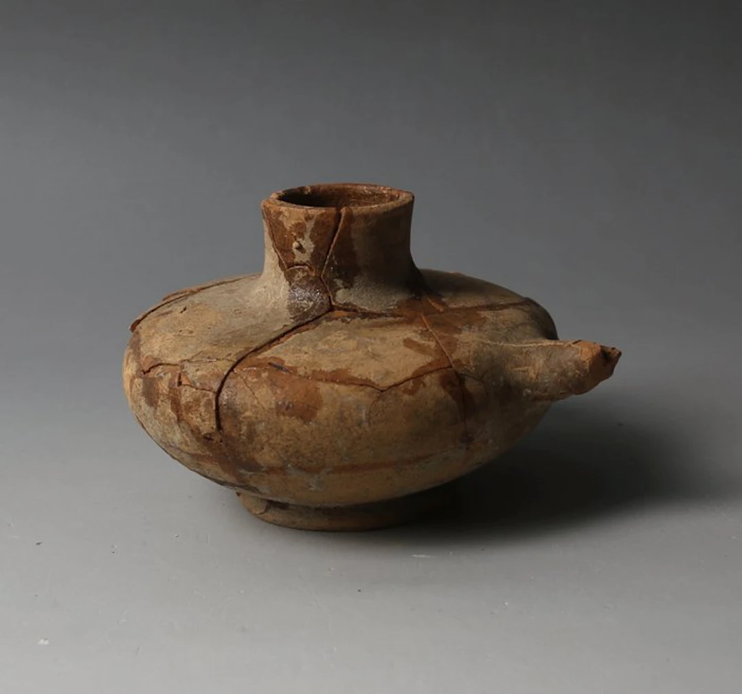 Ancient Roman Pottery Vessel (No reserve price)