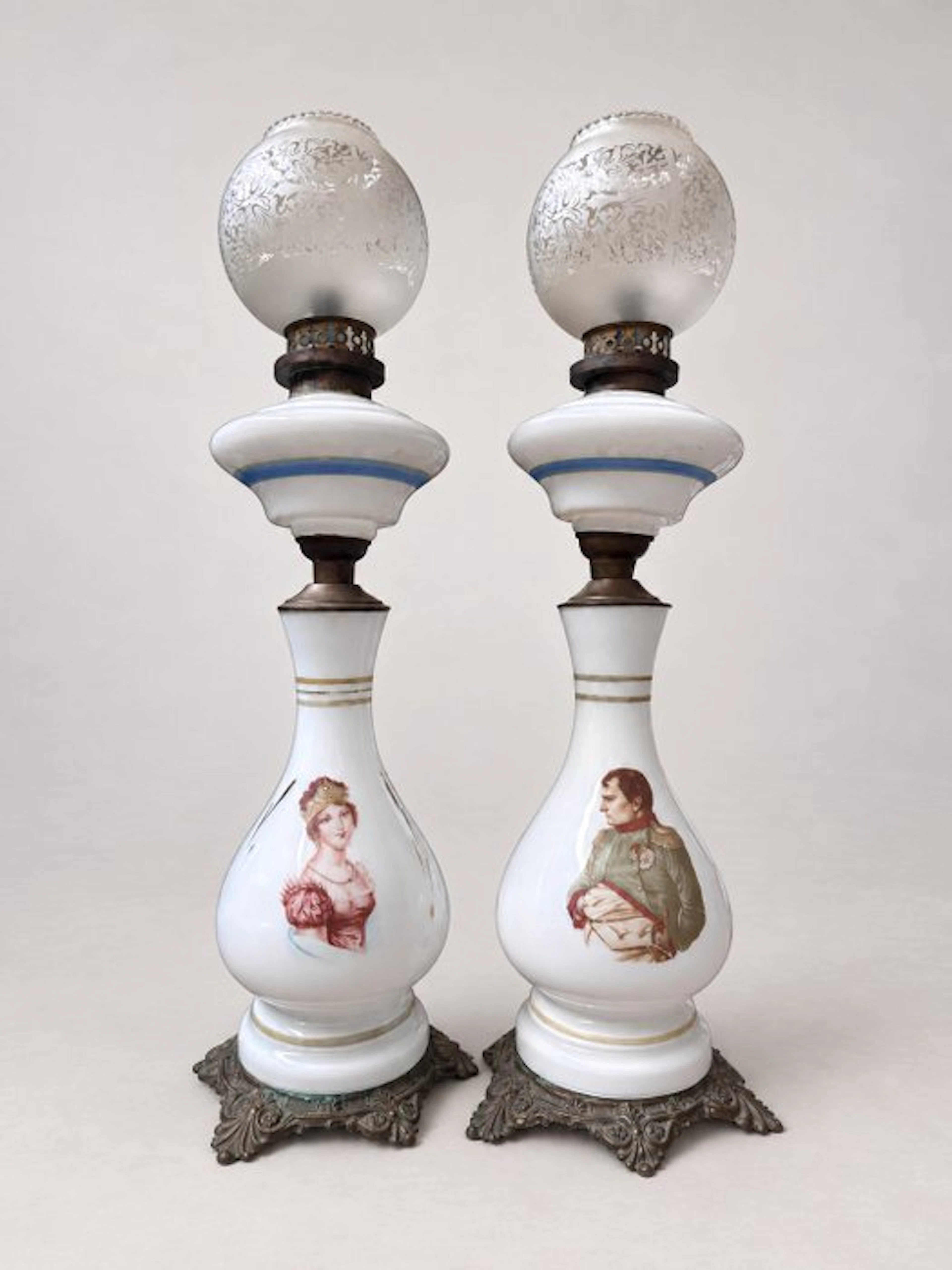 Table lamp (2) - Opaline glass - Pair of large opaline...