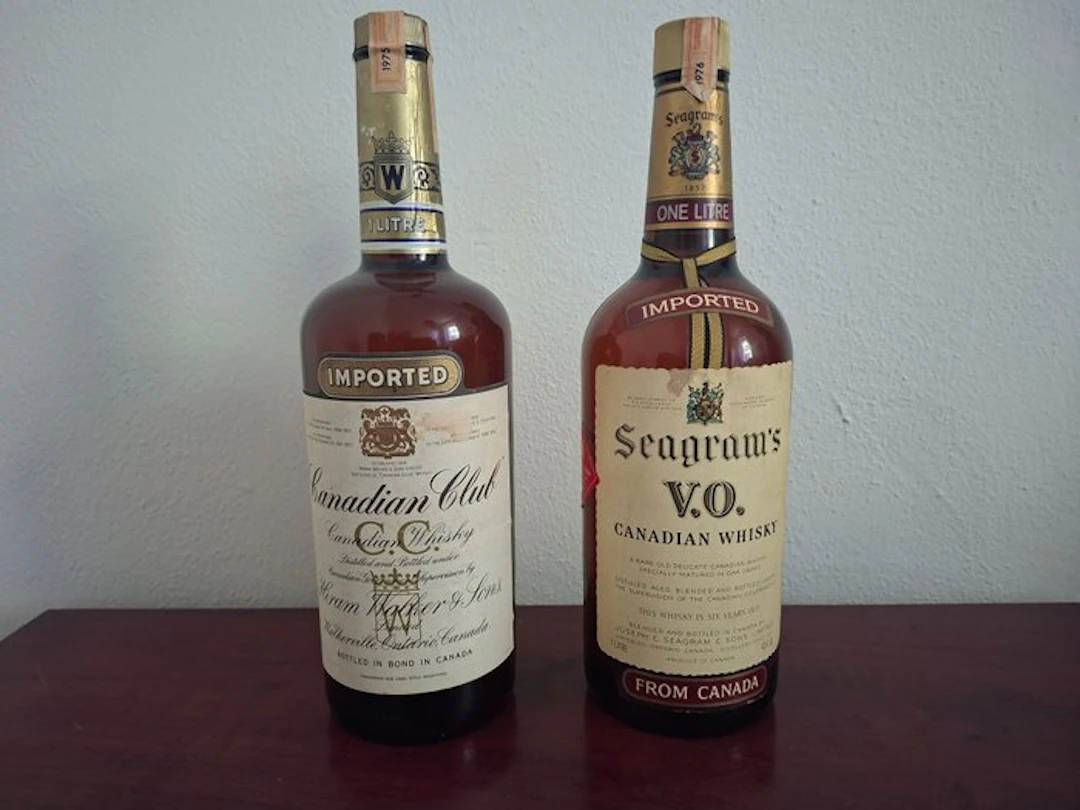 Canadian Club 1975 + Seagram's V.O. 1976 6yo - 1 Litre - 2 bottles