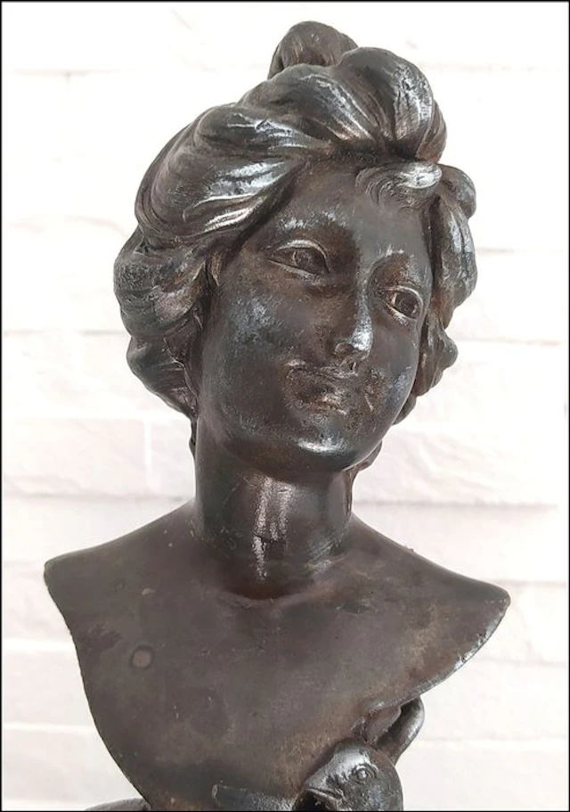 Figure - Signé F. Gual Buste de femme art nouveau - Spelter, Wood
