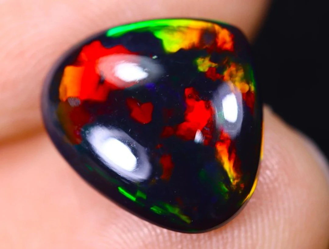 2.70 cts "Top Colors" Natural Black Opal- 0.54 g