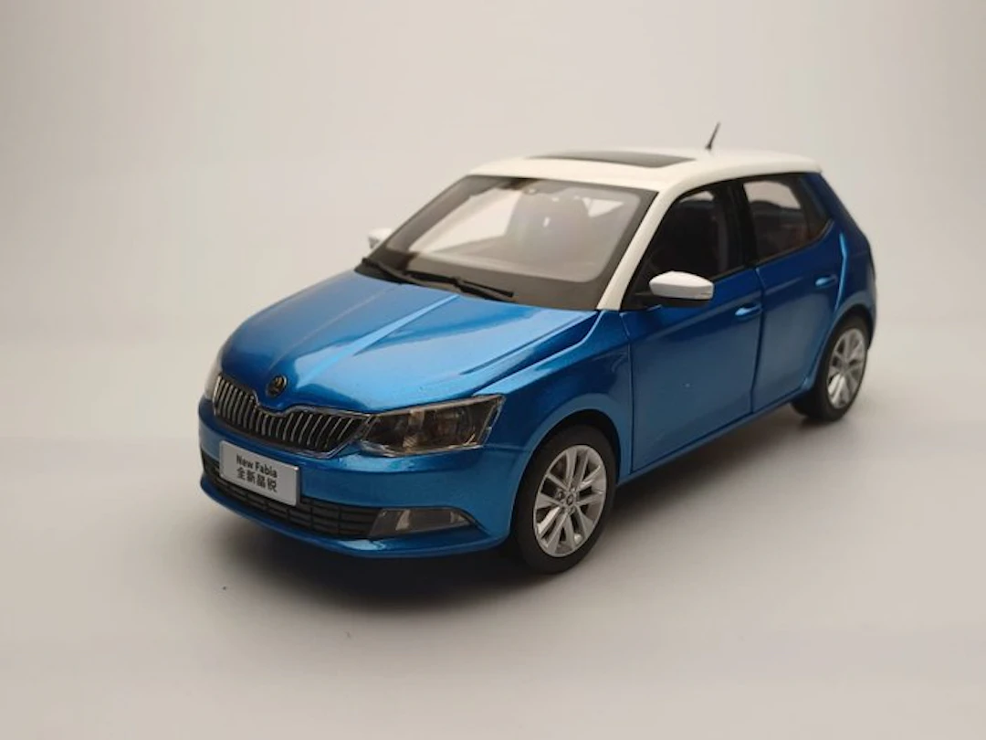 Paudi 1:18 - Model car - Skoda Fabia - 2015 - Lichtblauw metallic