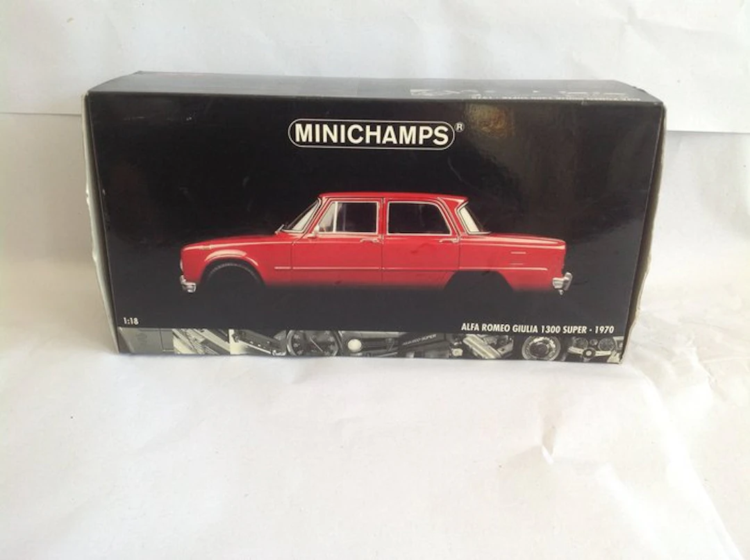 MiniChamps 1:18 - Model car - Alfa Romeo Giulia 1300 Super (1970)