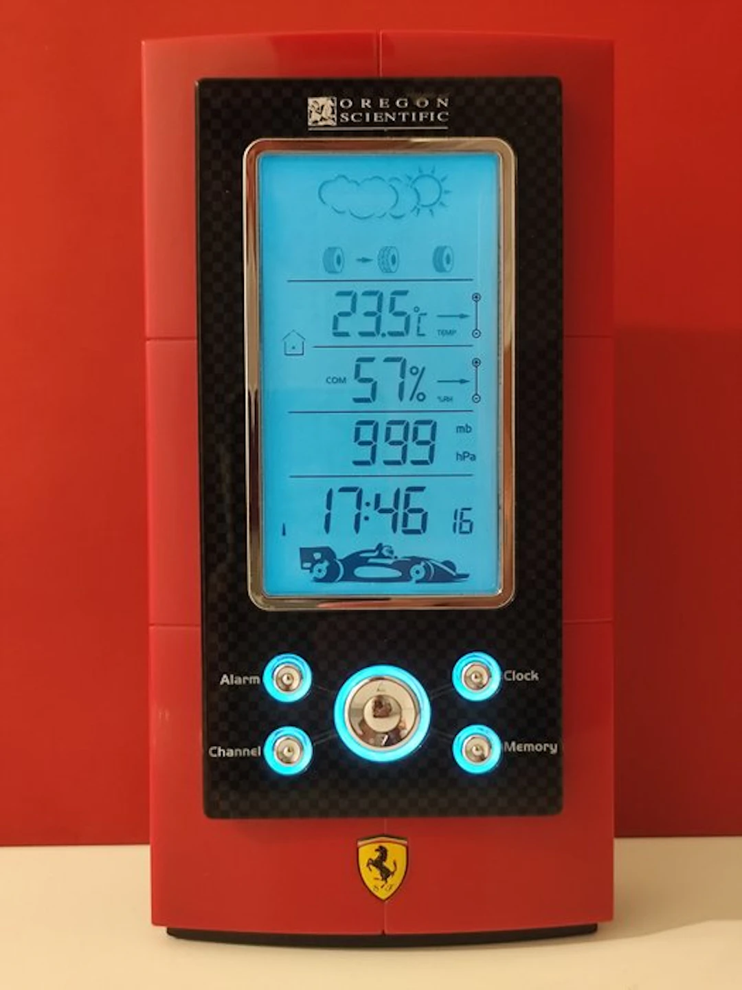 Radio-controlled clock Oregon Scientific x Ferrari...