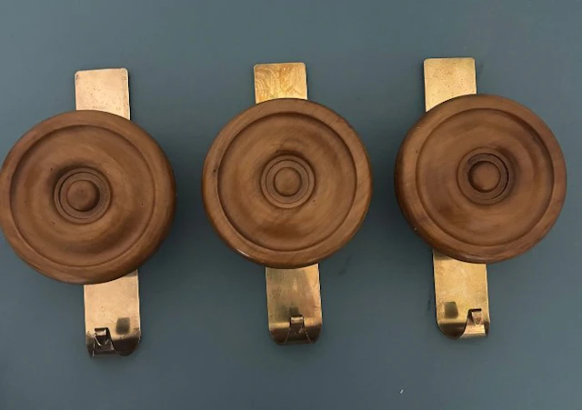 Set of coat hooks - Brass - Set of three coat hooks