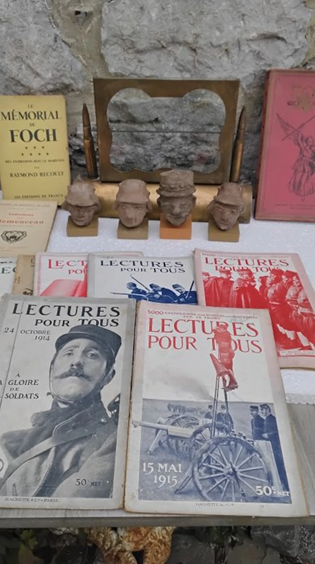 France - Lot 14/18 trench-art item; book; magazine - Military accessories