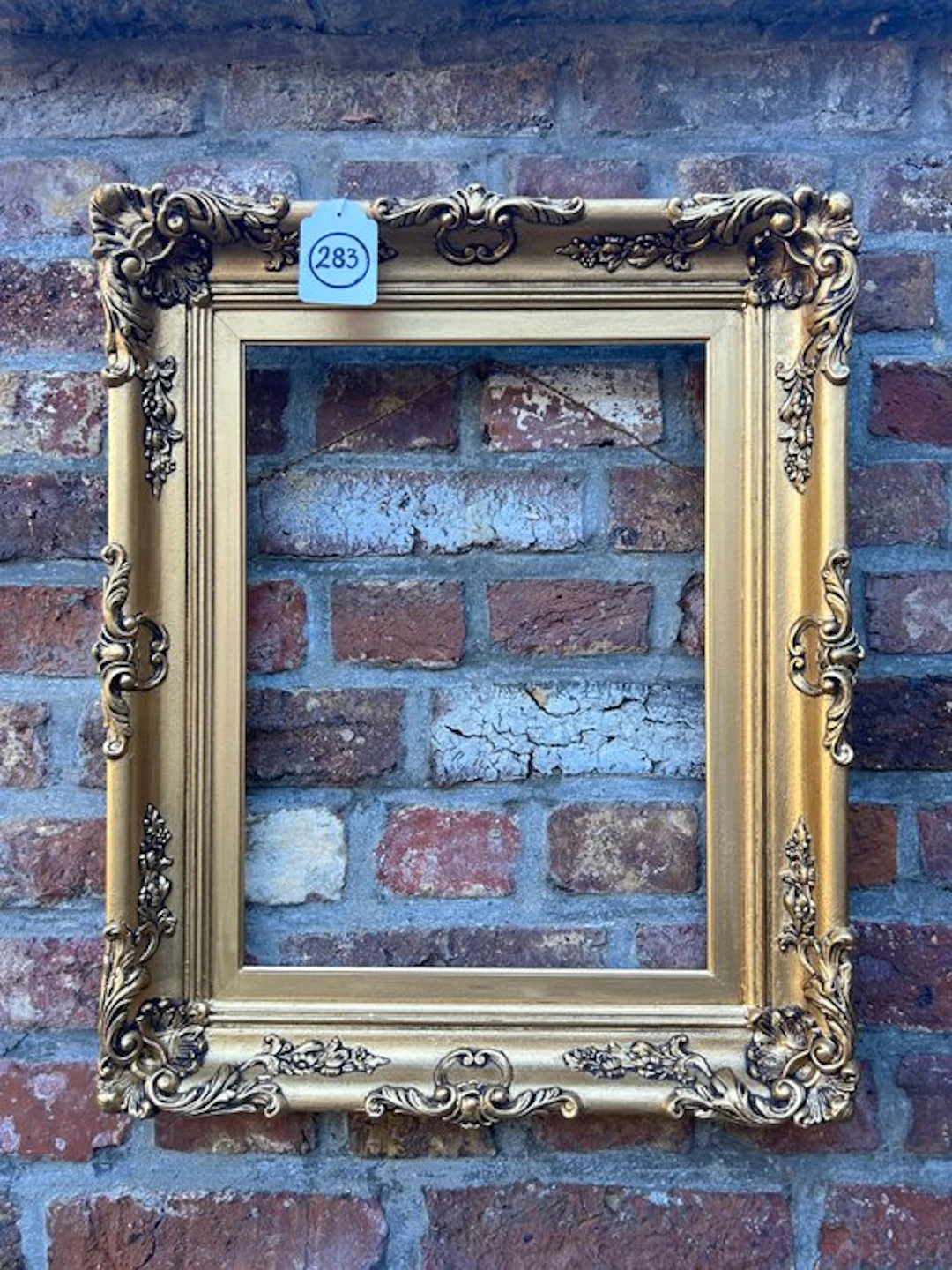 Frame - 283. Old gold-gilded picture frame. For a 40x30 cm painting.
