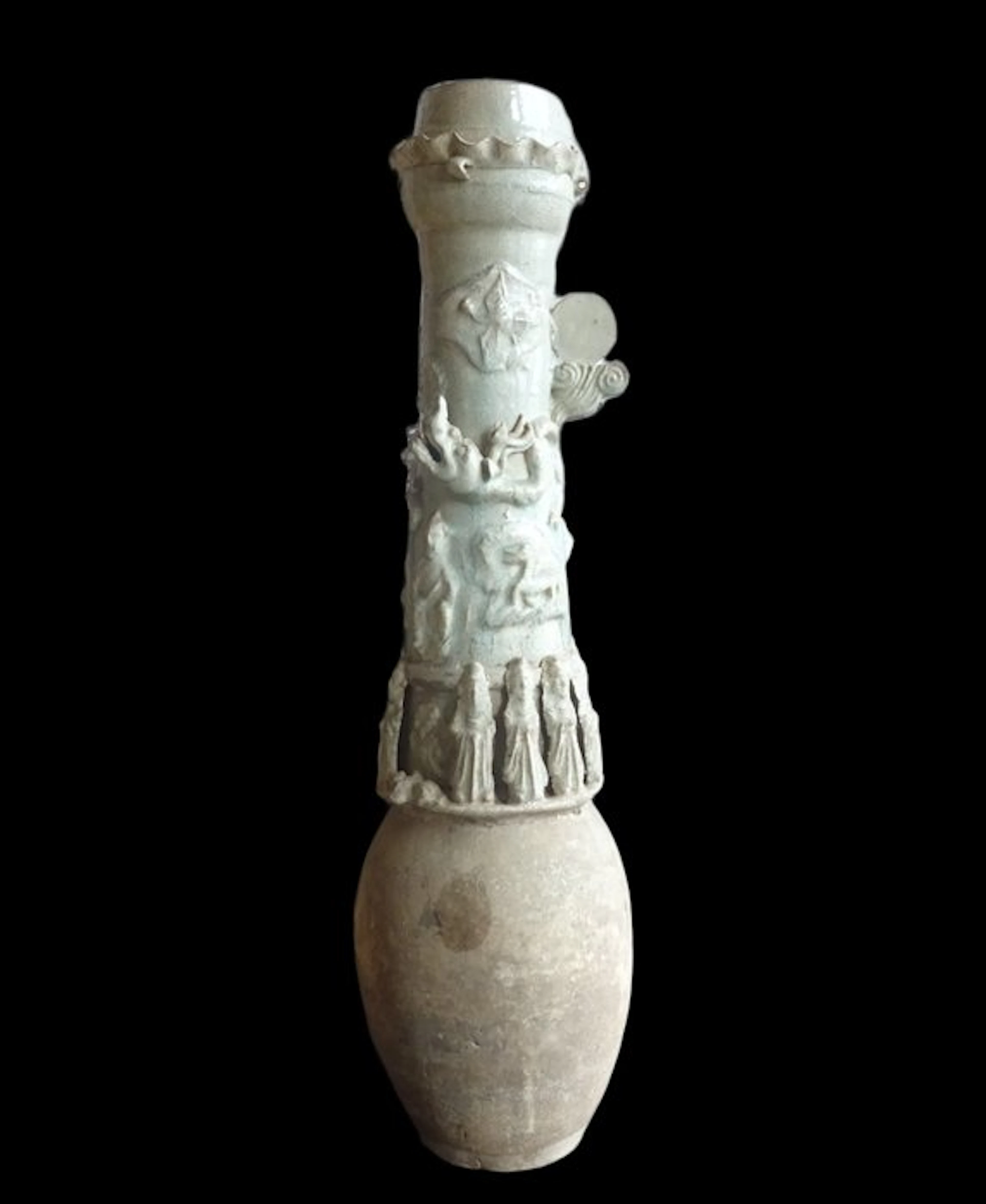 Ancient Chinese Very rare funerary urn with dragon...