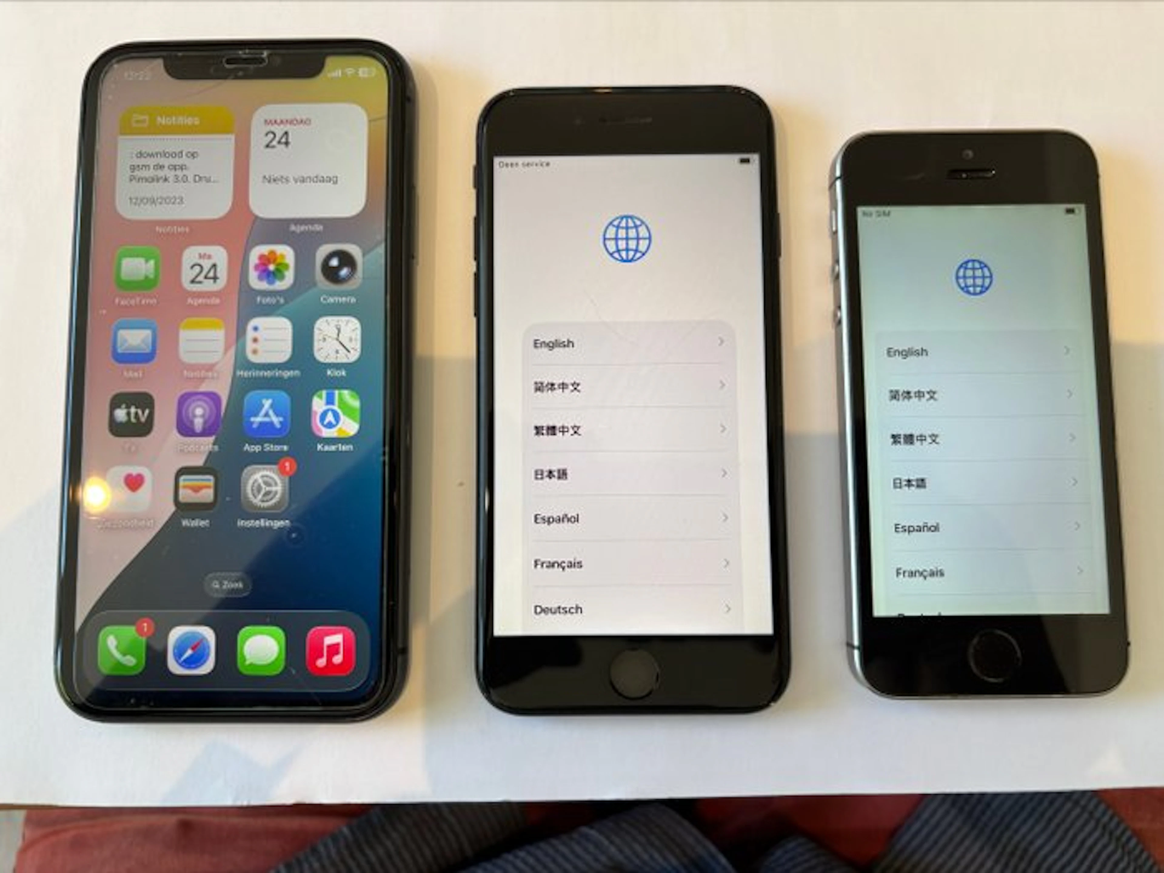 Apple iPhone SE (1st generation), iphone 11, iphone SE 3 - iPhone (3)