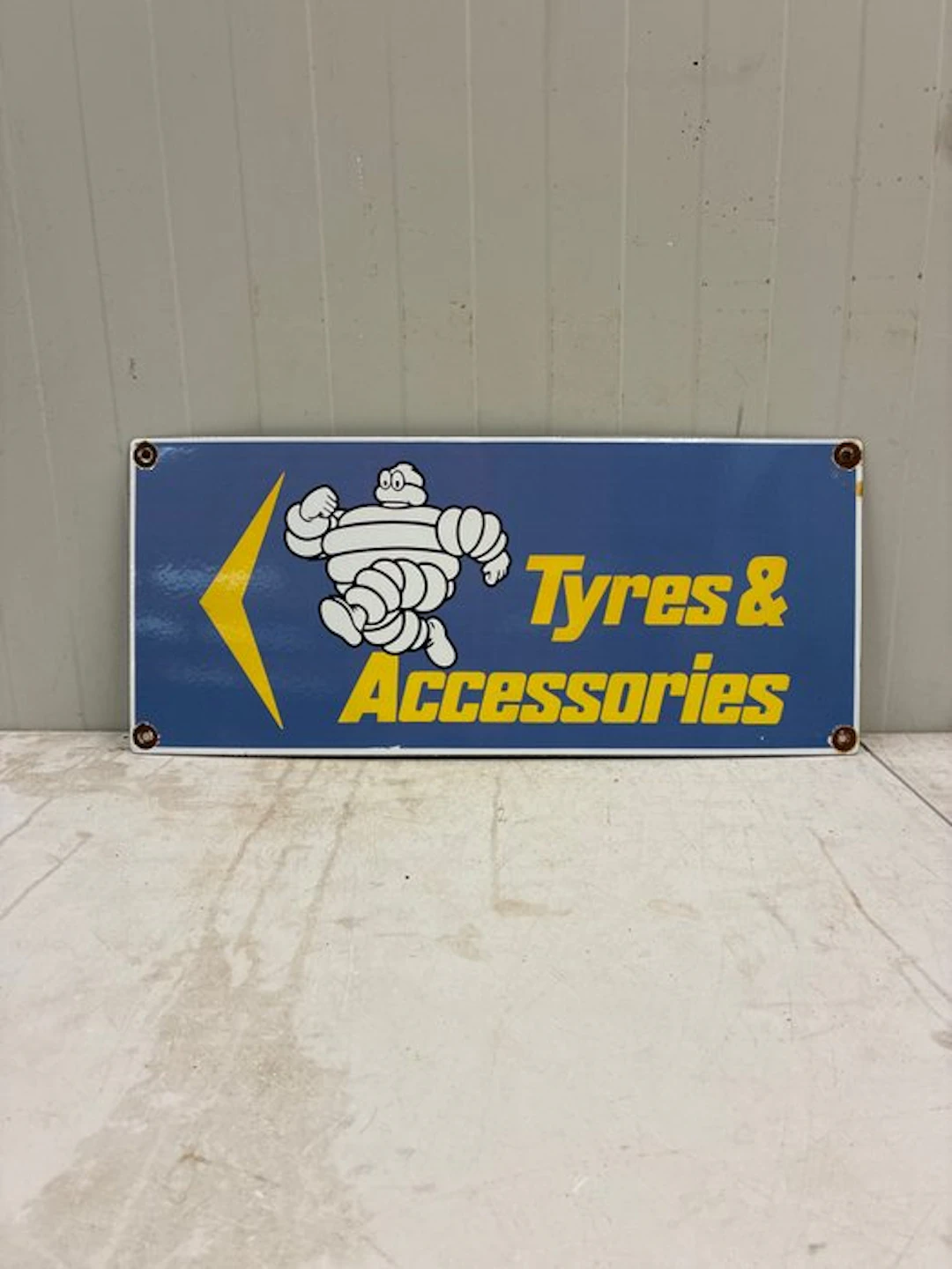 Michelin – Tyres & Accessories – Reclamebord – Bibendum - Enamel sign - Enamel