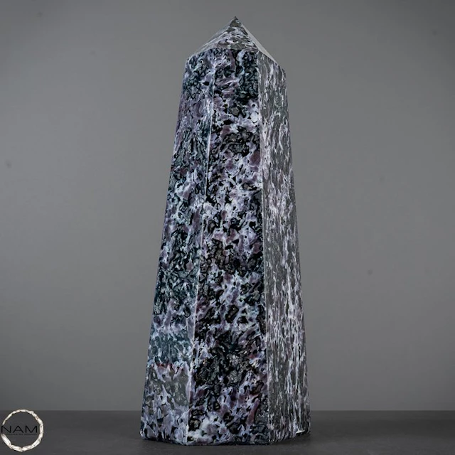 Melanit Gabbro Obelisk – Sculptural Luxury Statement from Madagascar- 4260.11 g
