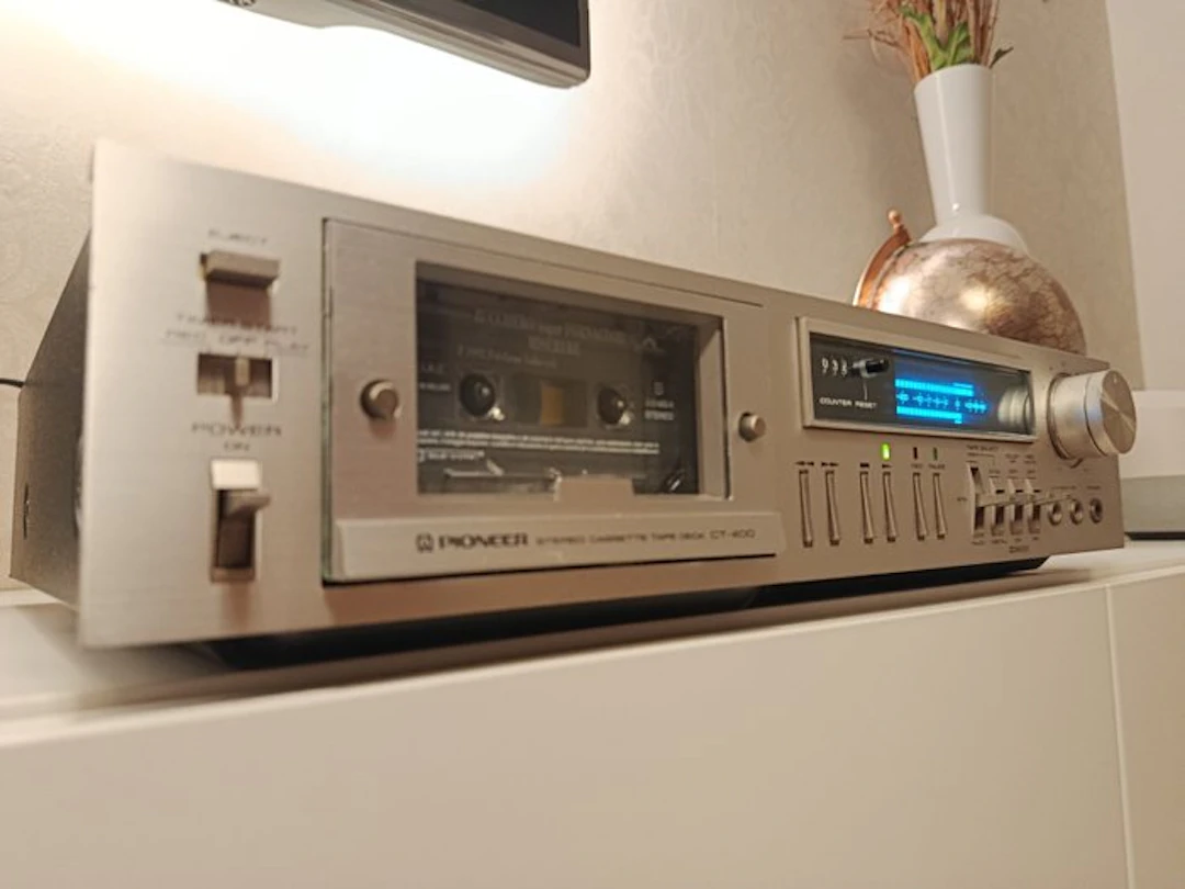 Pioneer - CT-400 with Blue Fluroscan Meters and Dolby B...