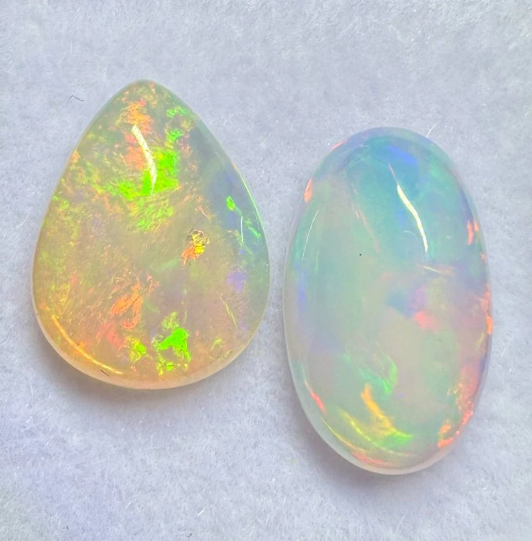 Set of 2 white Ethiopian opal cabochons - 4.00 carats Cabochons- 0.8 g - (2)