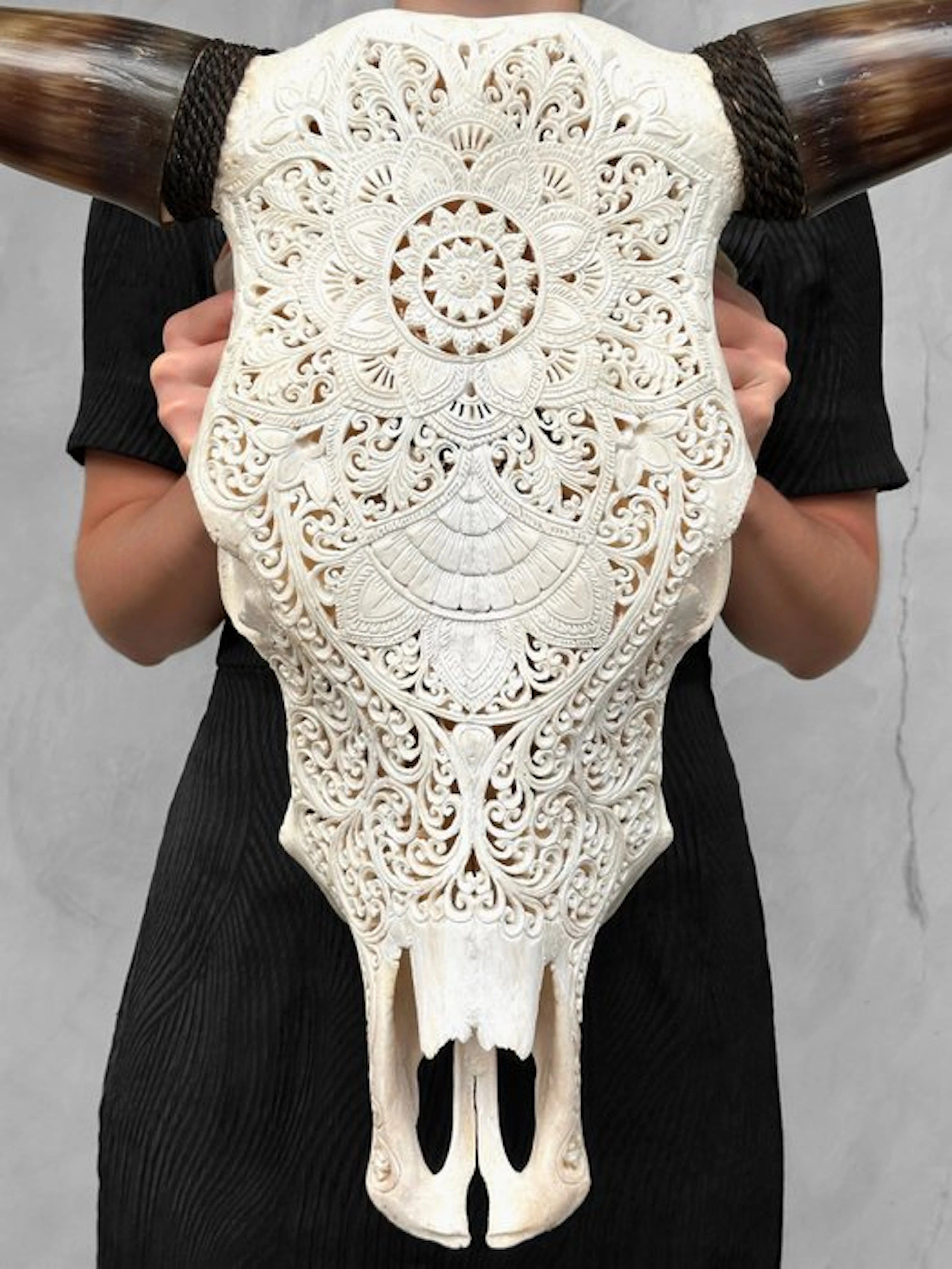 NO RESERVE PRICE - C-Authentic Large White Hand-Carved...
