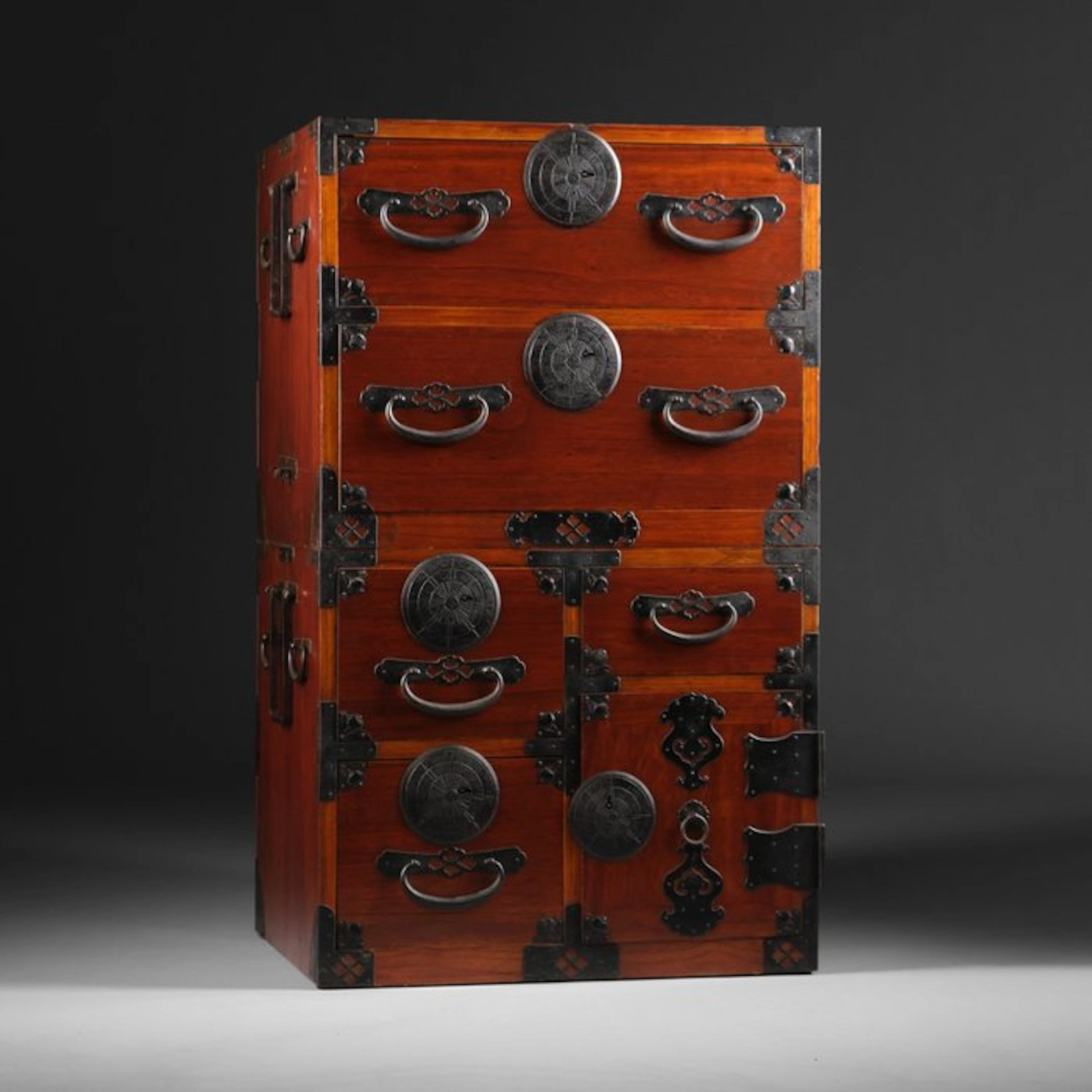 Tansu 箪笥 (cabinet of drawers) - Wood